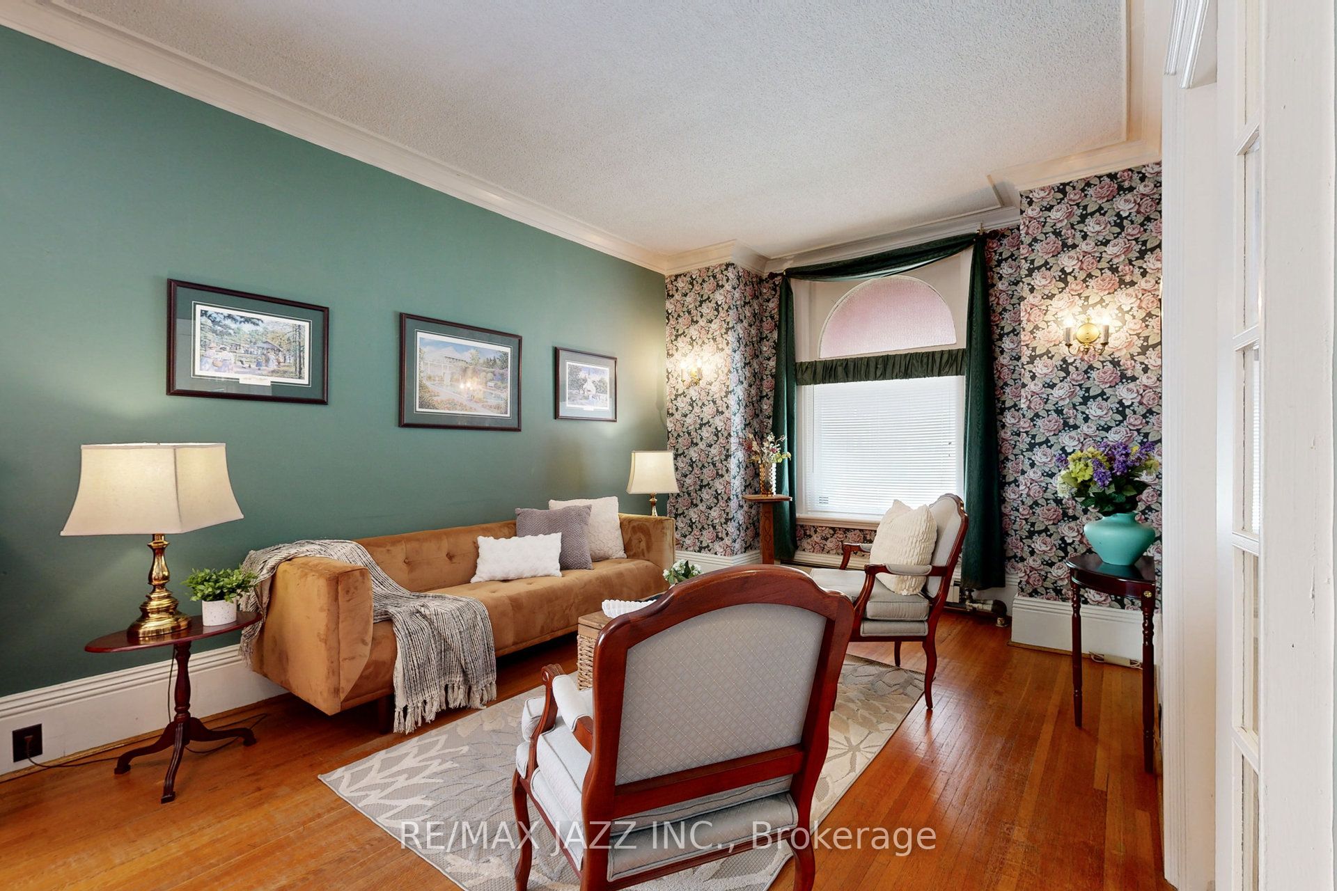243 Brant Avenue Property Photo 4
