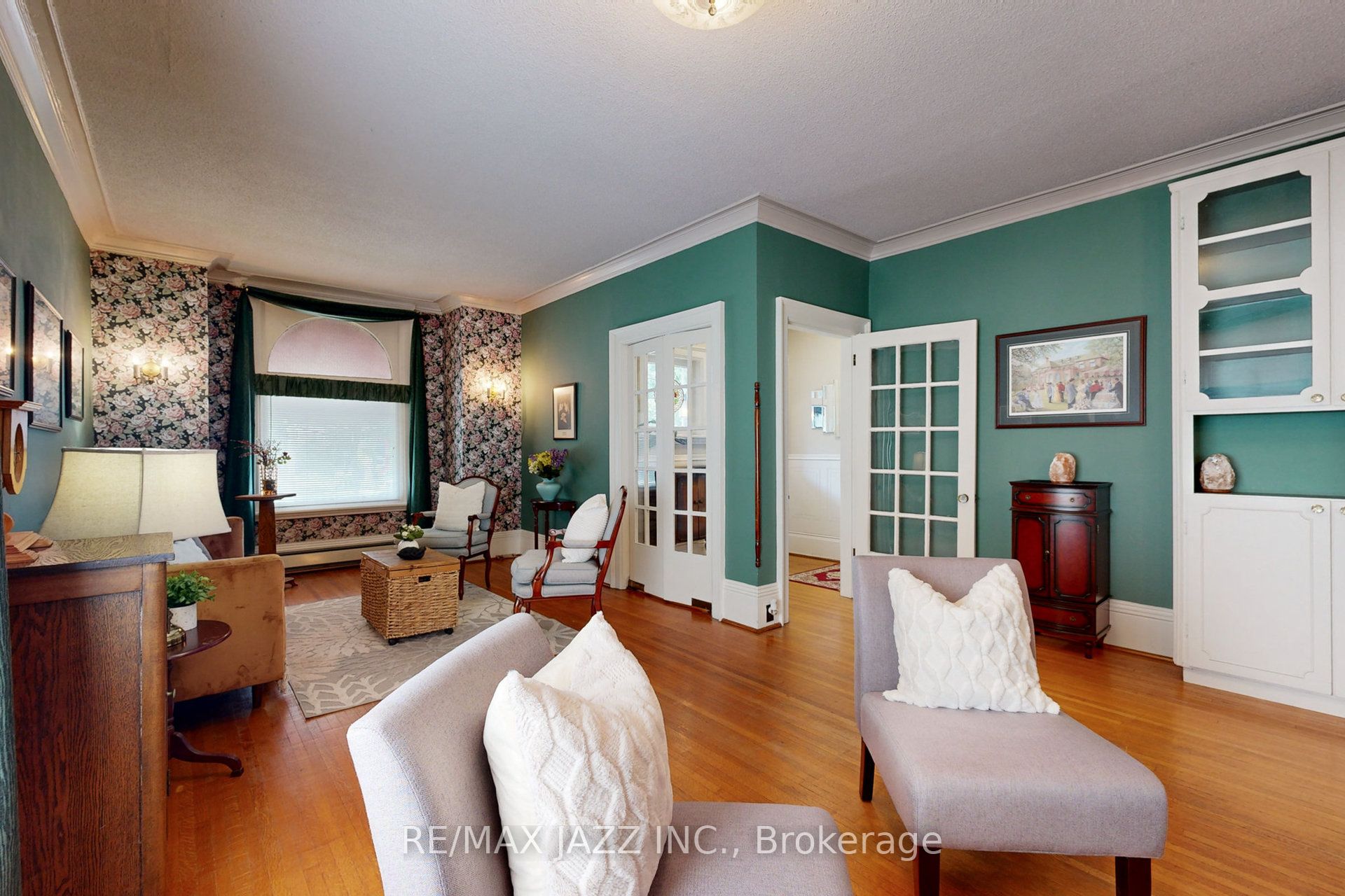 243 Brant Avenue Property Photo 8