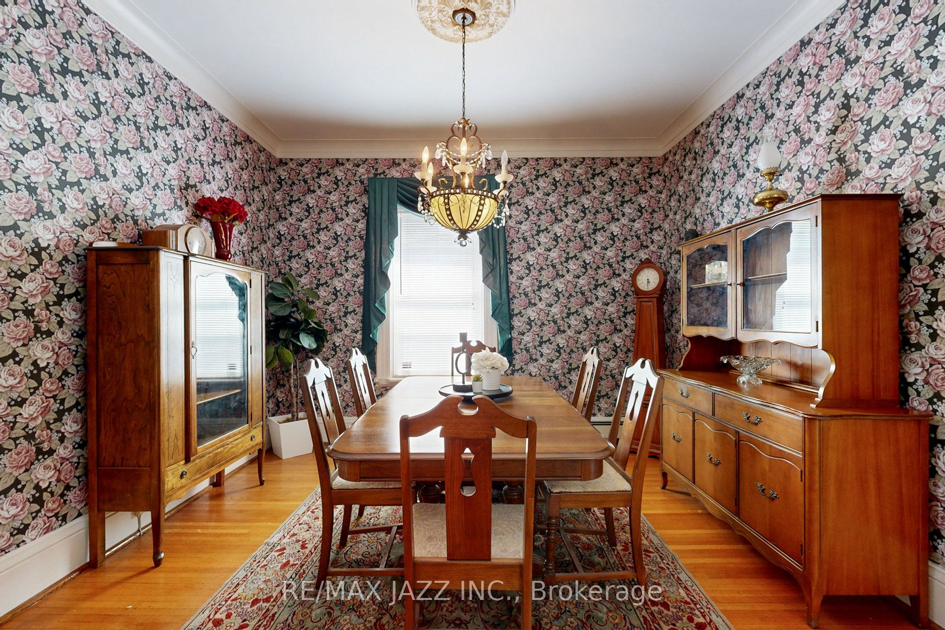 243 Brant Avenue Property Photo 11