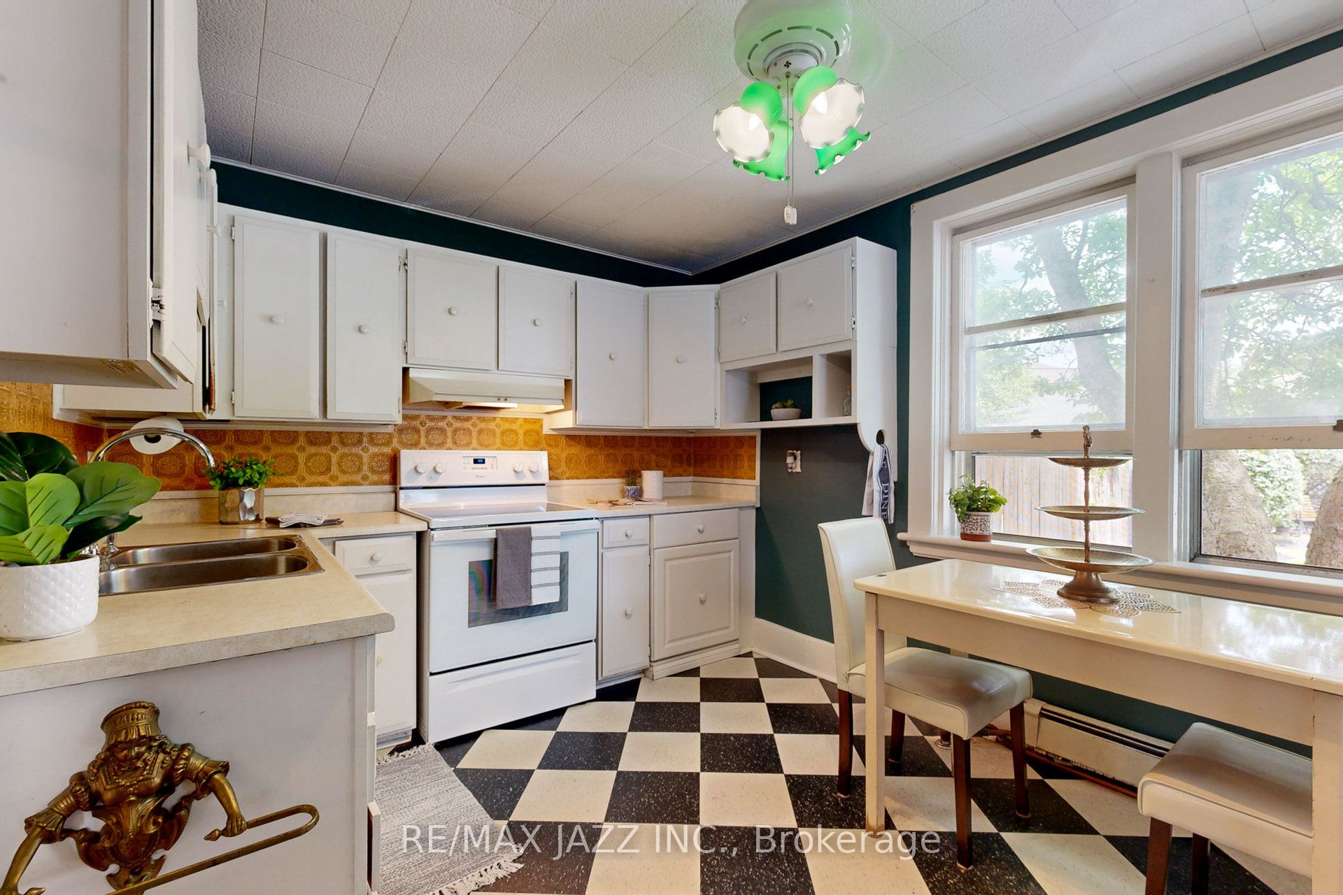 243 Brant Avenue Property Photo 14