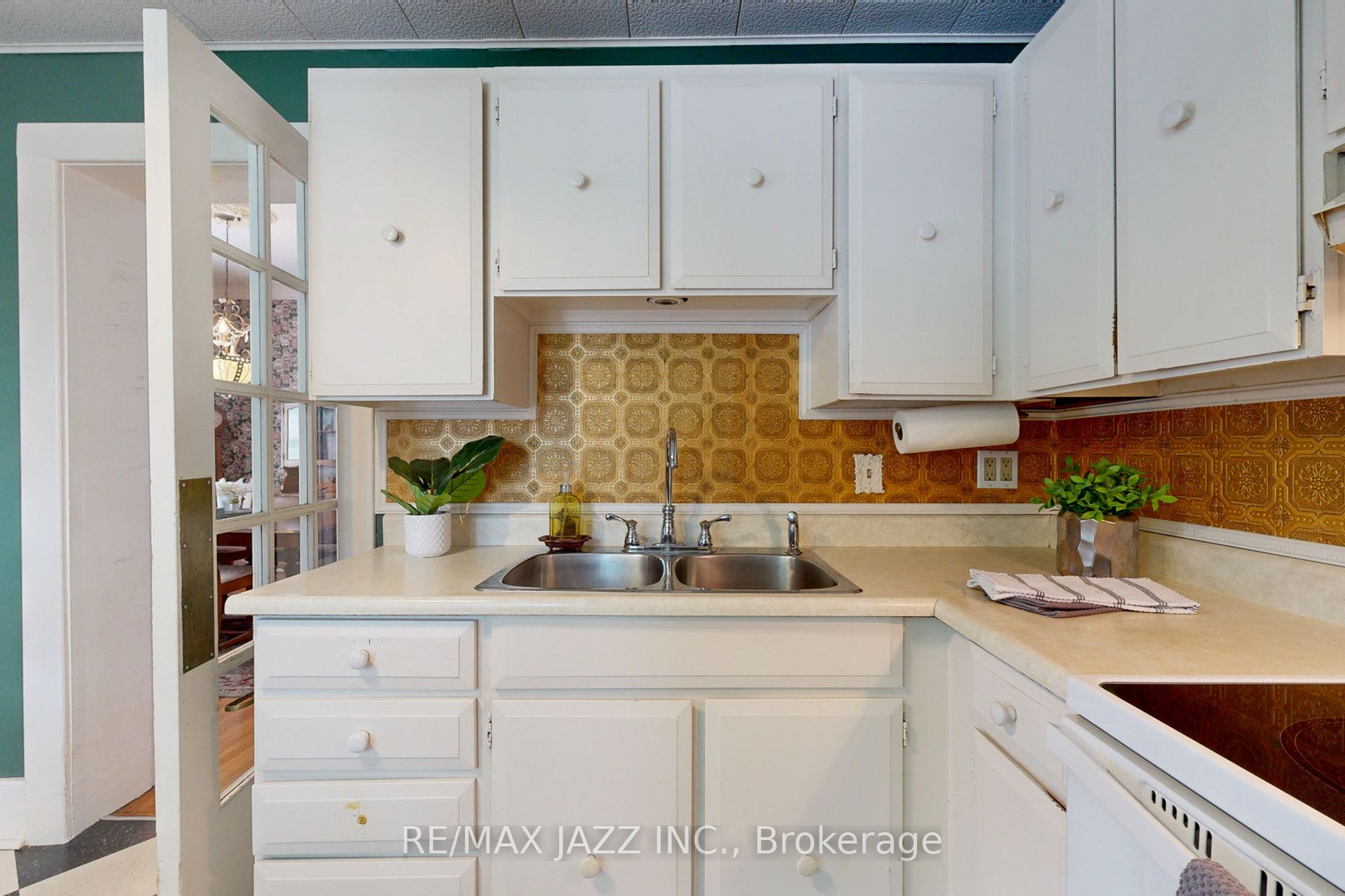 243 Brant Avenue Property Photo 16