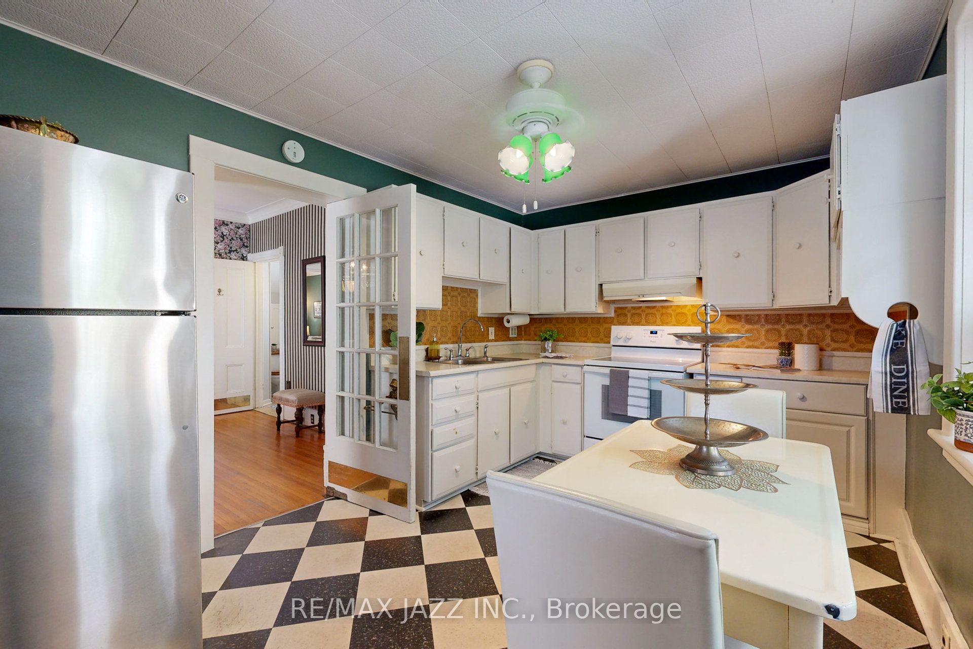 243 Brant Avenue Property Photo 17