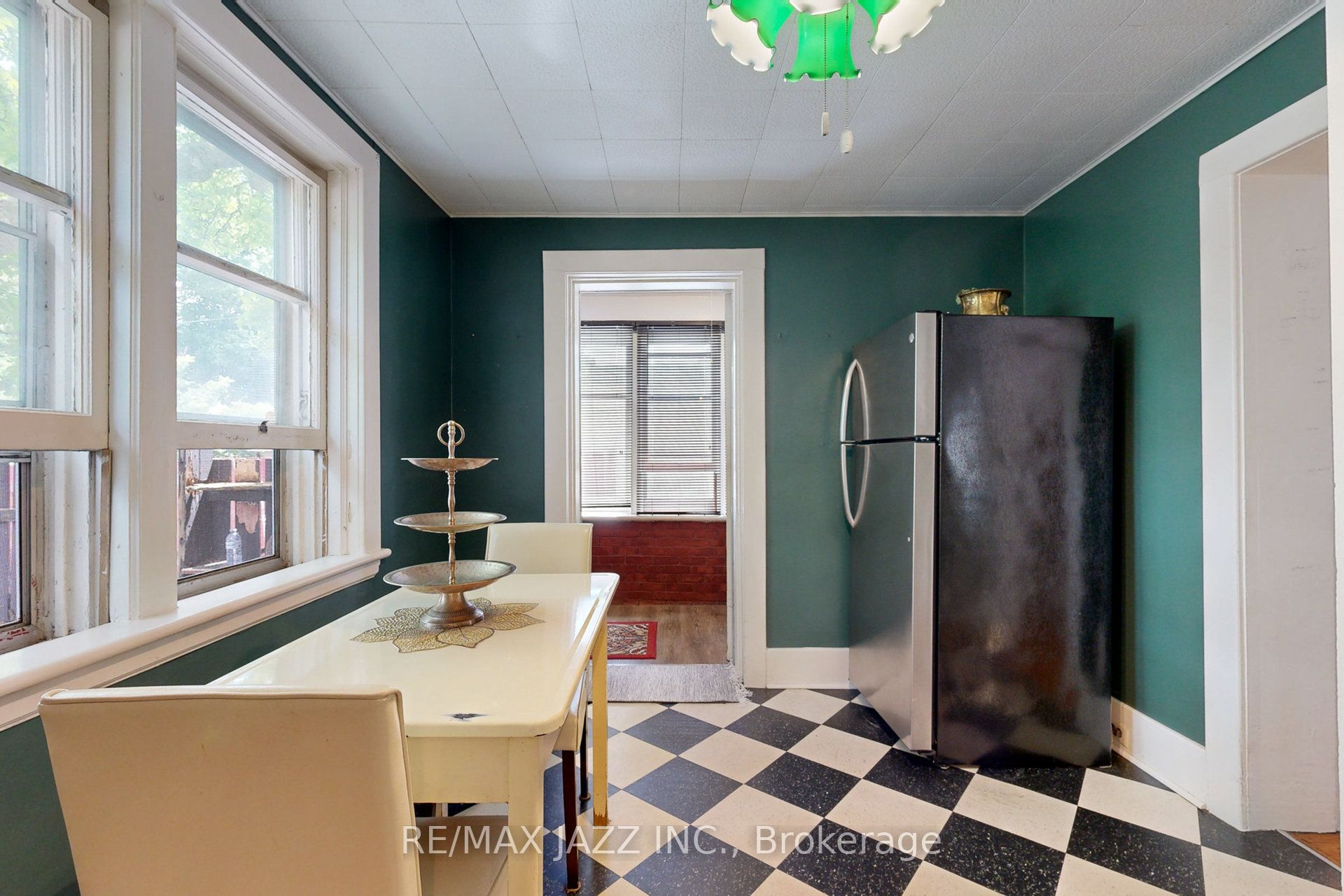 243 Brant Avenue Property Photo 19