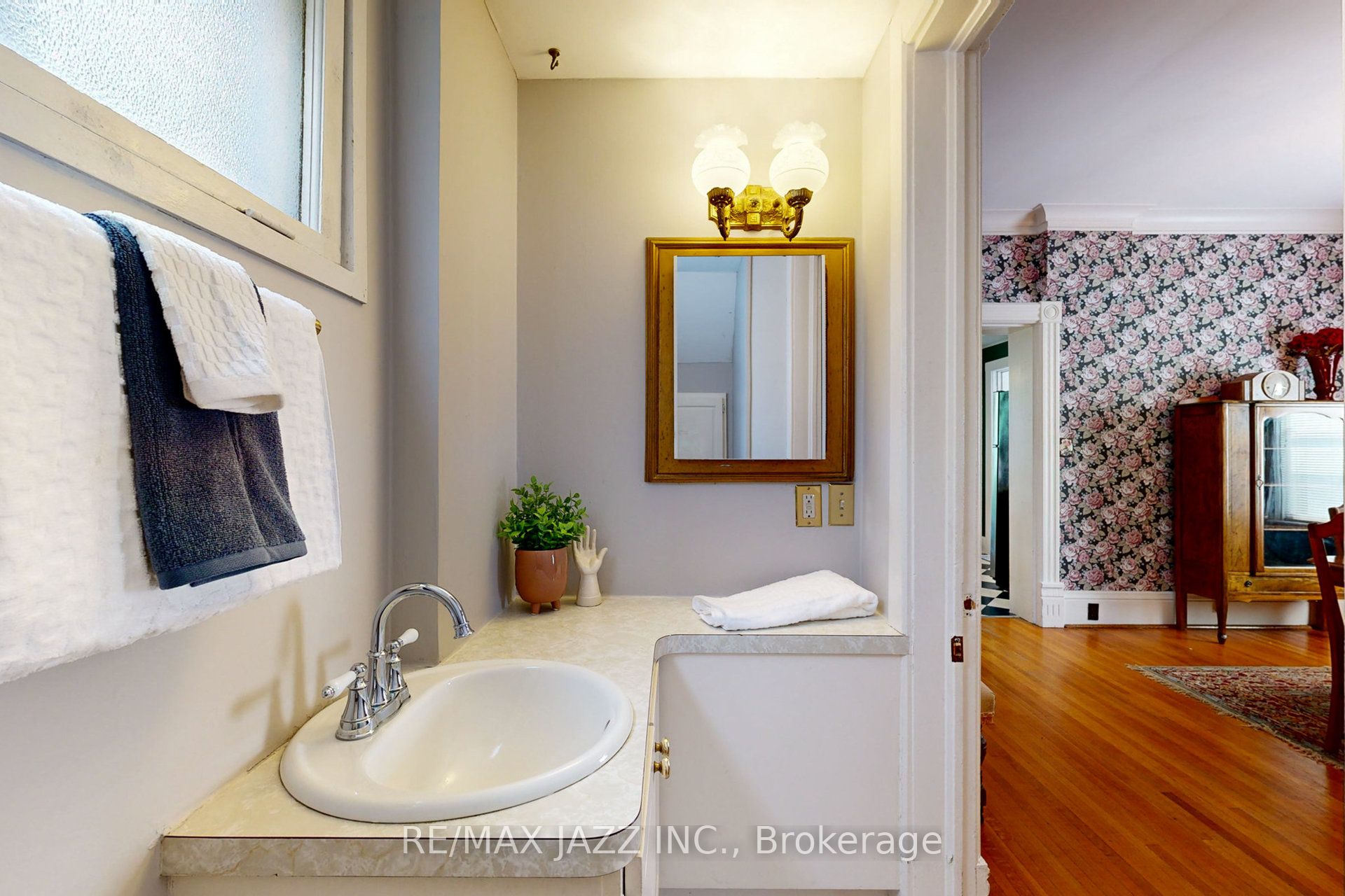243 Brant Avenue Property Photo 22