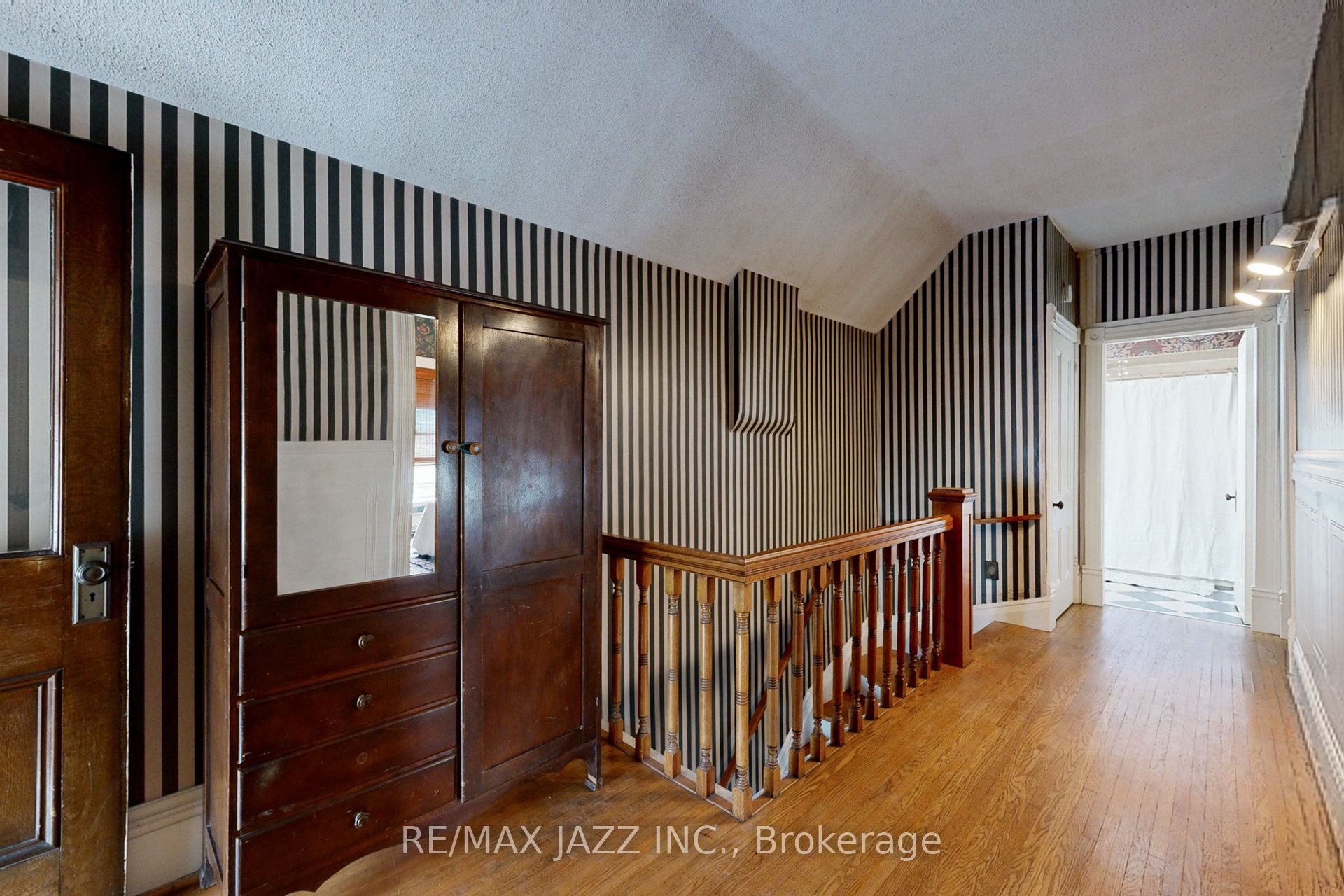 243 Brant Avenue Property Photo 23