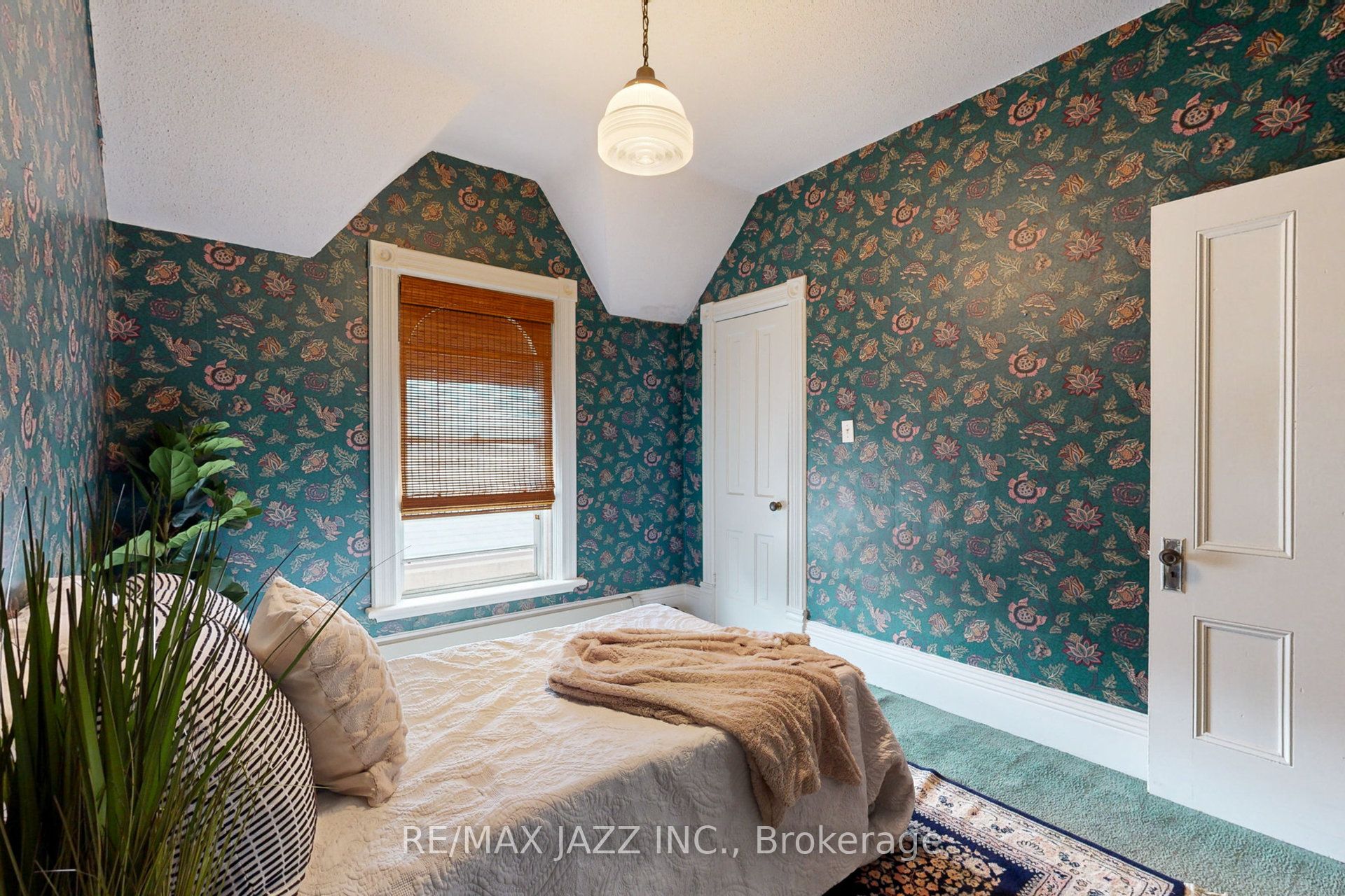 243 Brant Avenue Property Photo 26