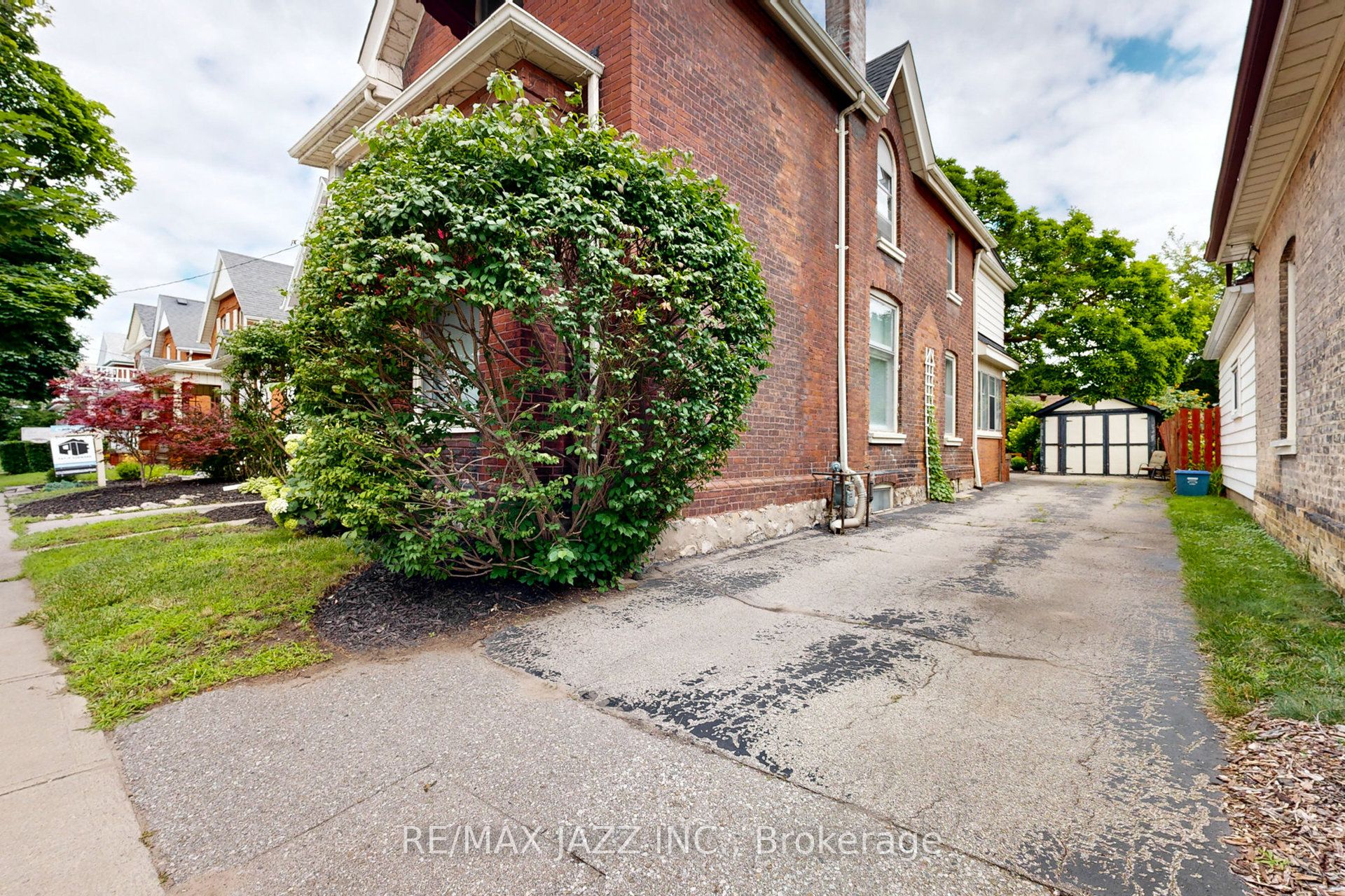 243 Brant Avenue Property Photo 34