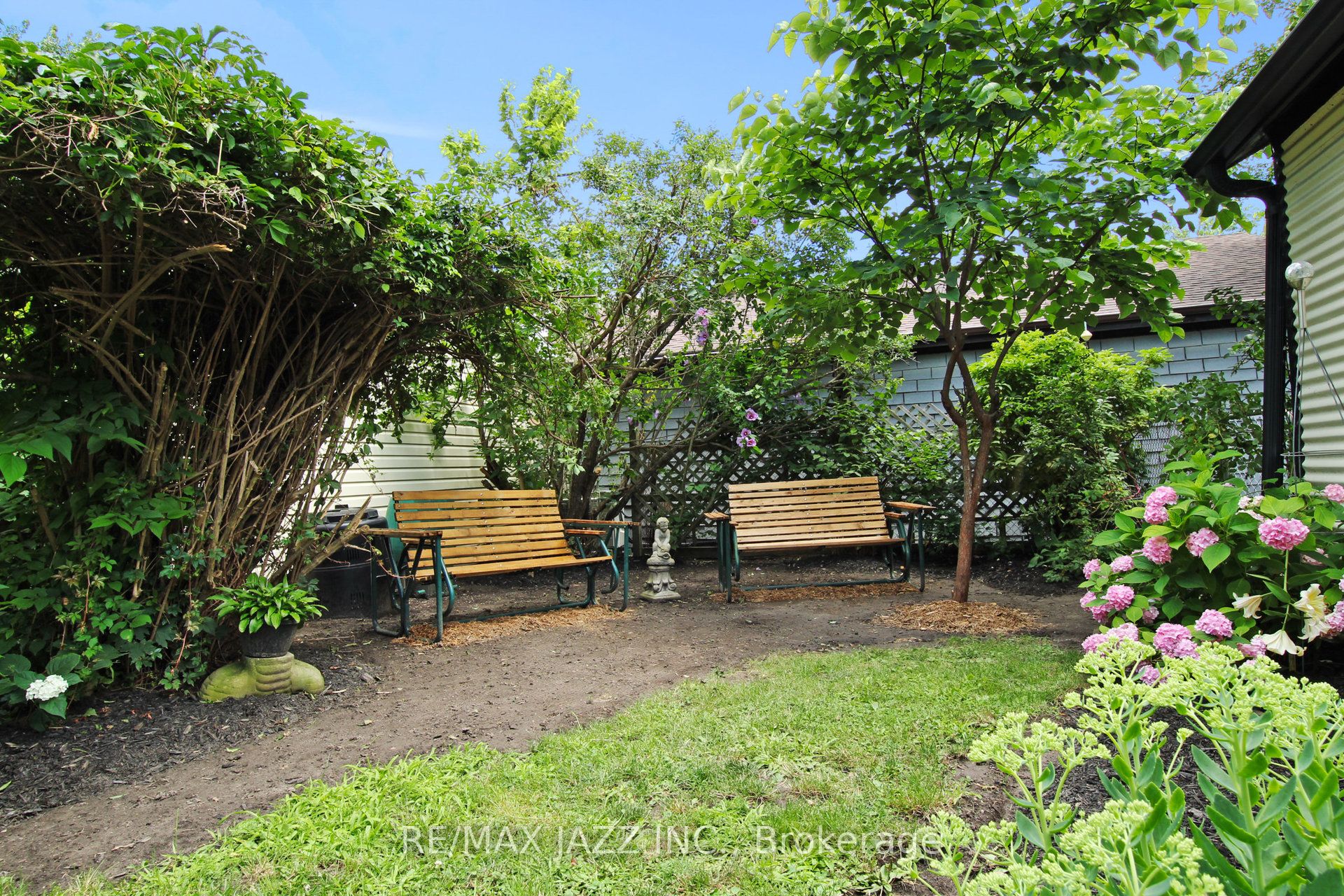243 Brant Avenue Property Photo 36