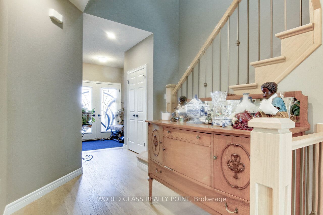 621 Florencedale Crescent W Property Photo 3
