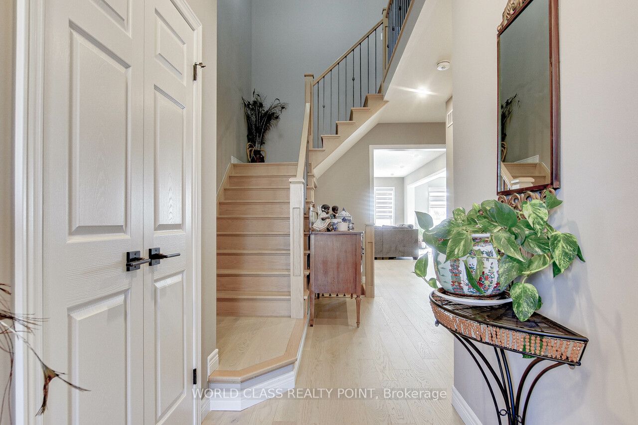 621 Florencedale Crescent W Property Photo 4