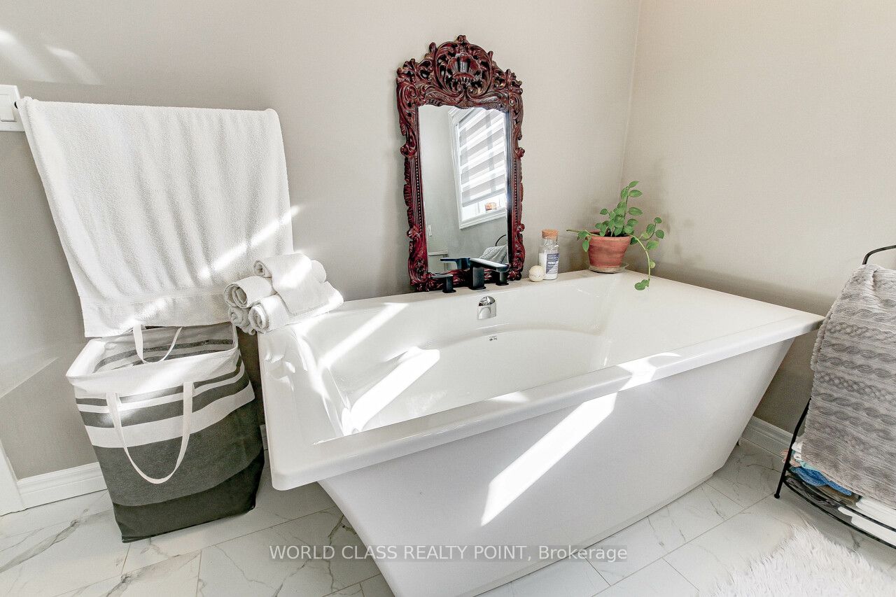621 Florencedale Crescent W Property Photo 23
