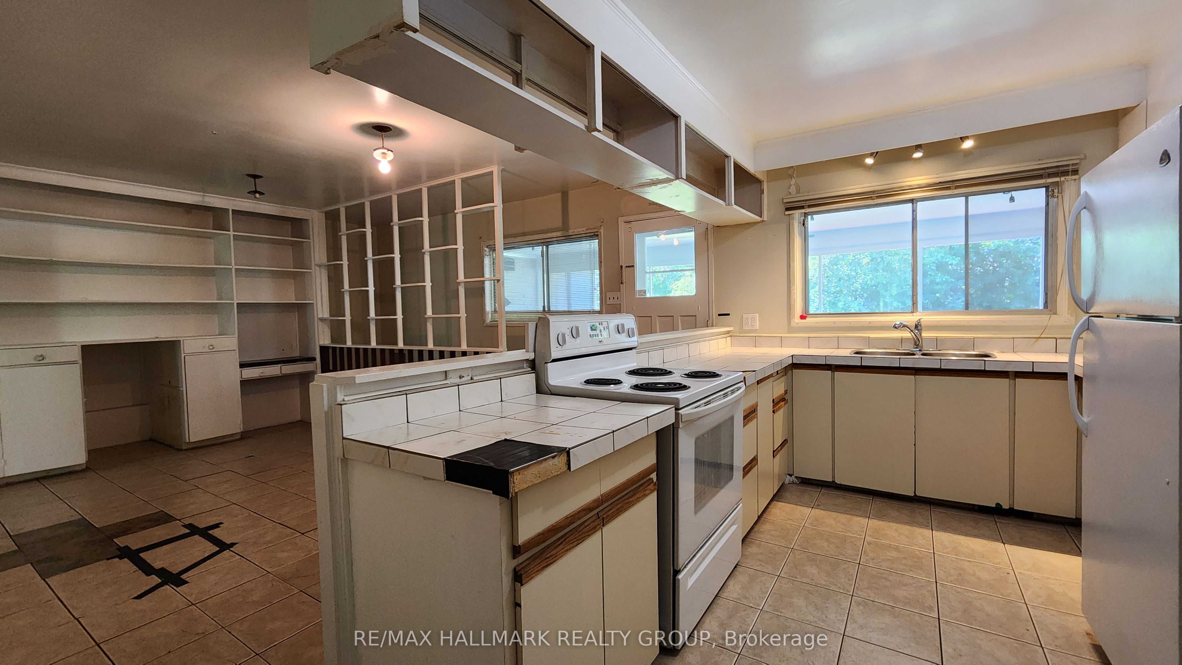 447 Roger Road Property Photo 14