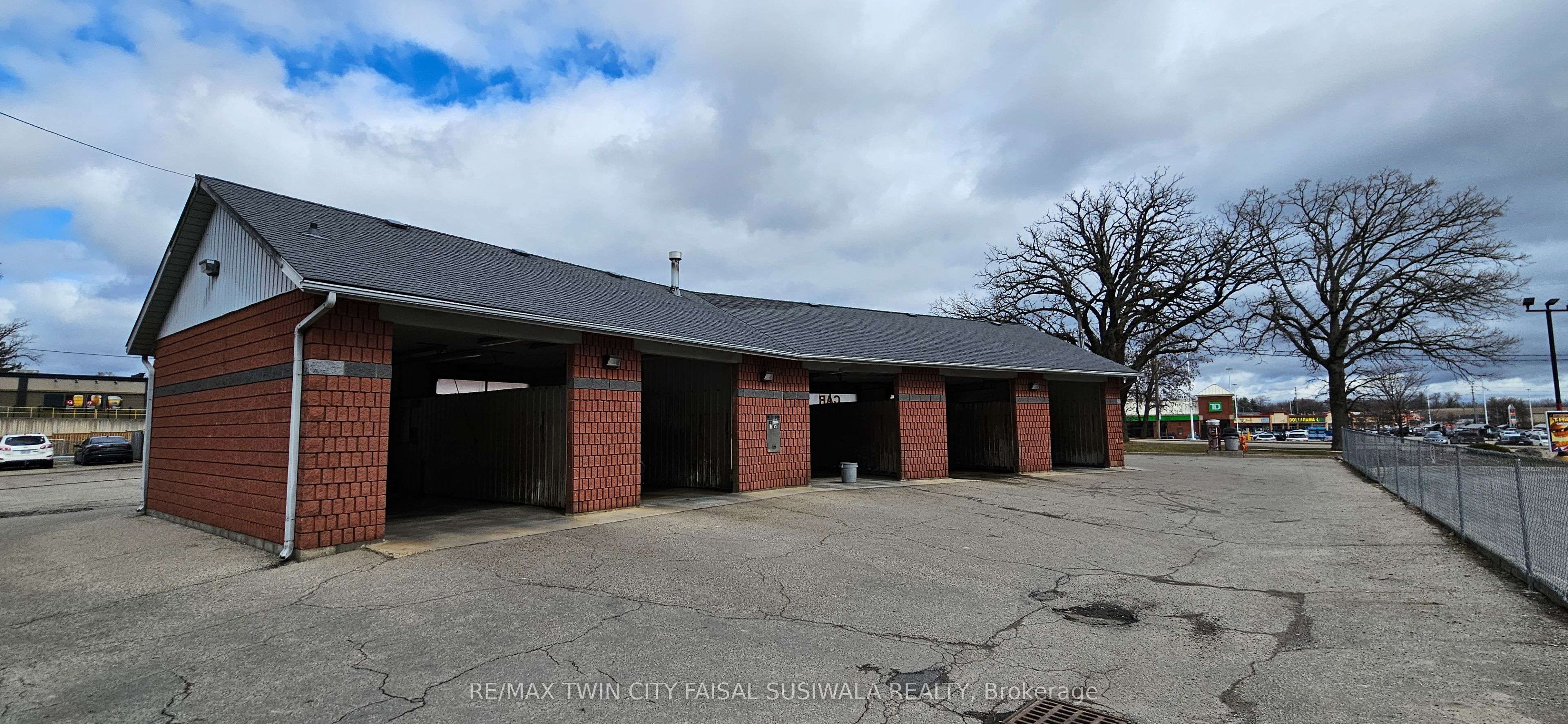 150 Dundas Street Property Photo 4
