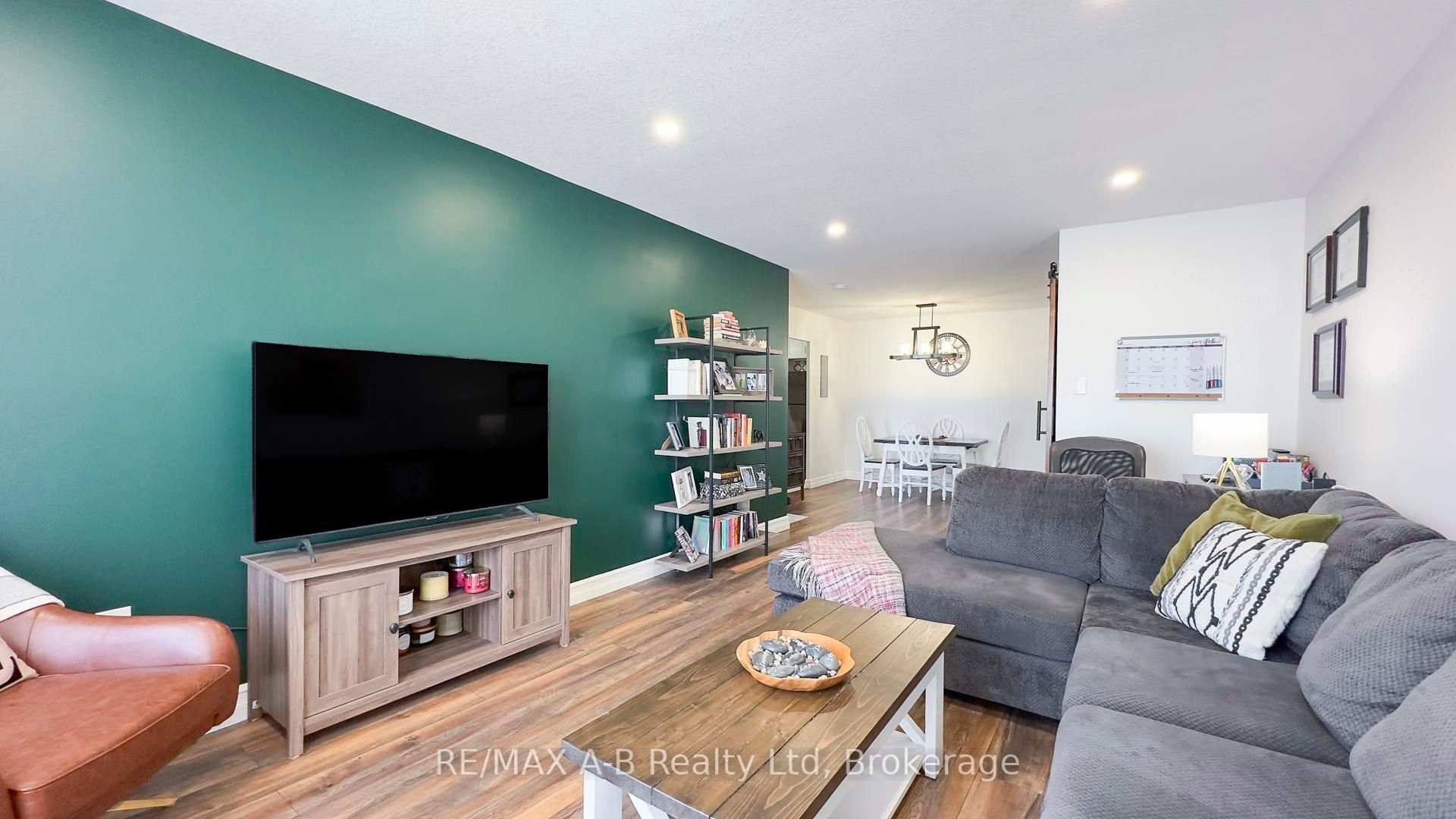 583 Mornington Avenue 1005 Property Photo 17