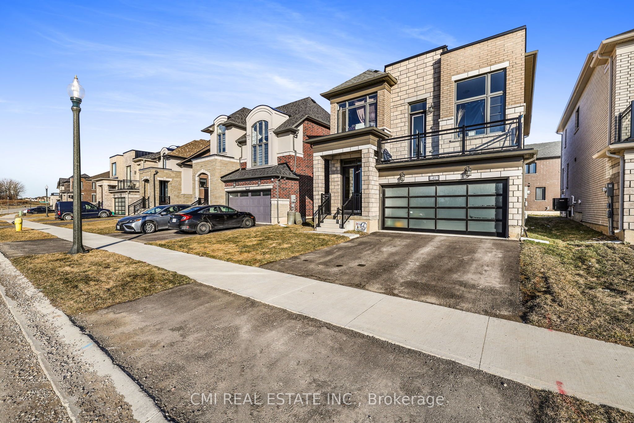 1403 Upper Thames Drive Property Photo 3