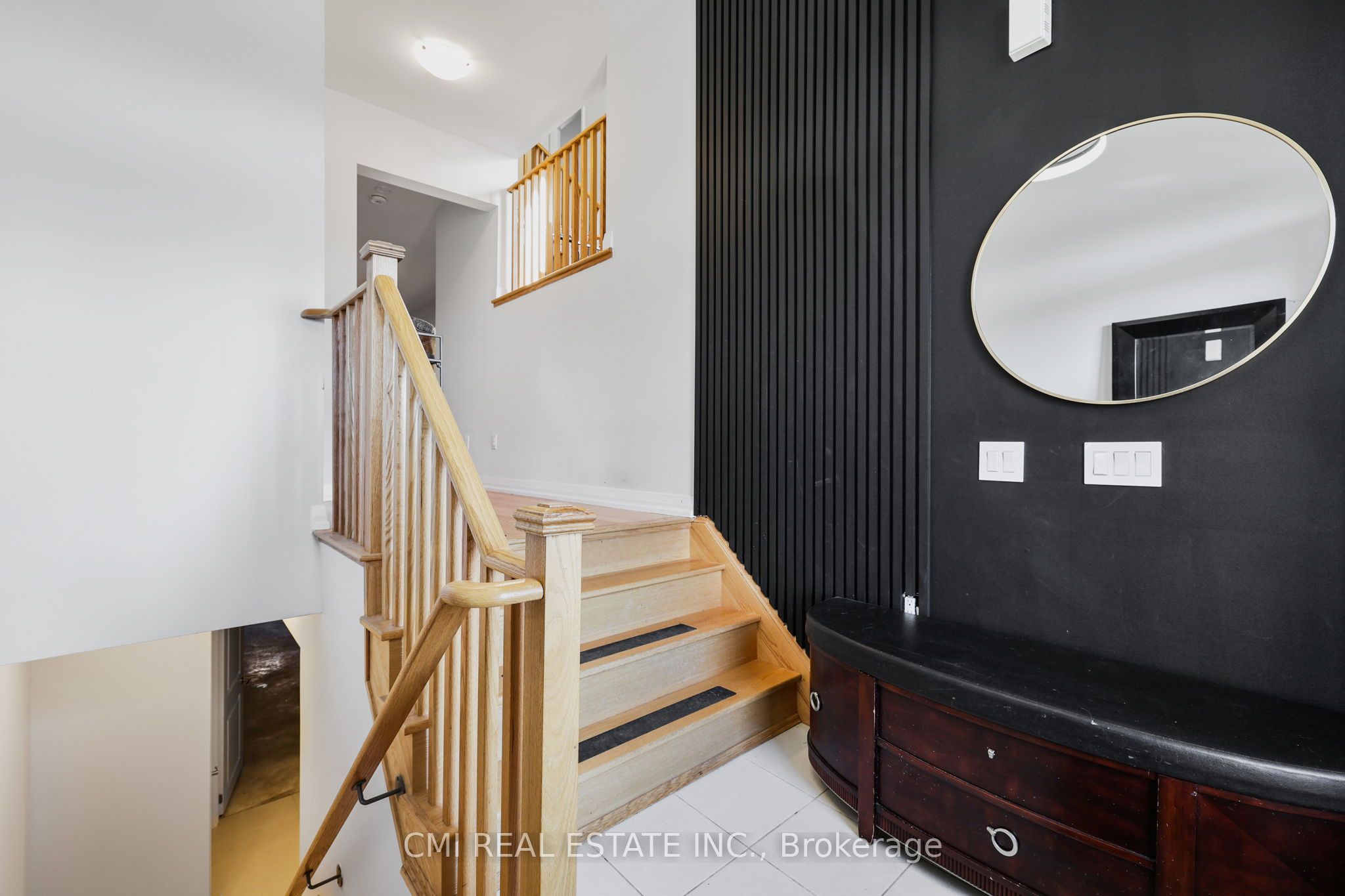 1403 Upper Thames Drive Property Photo 6