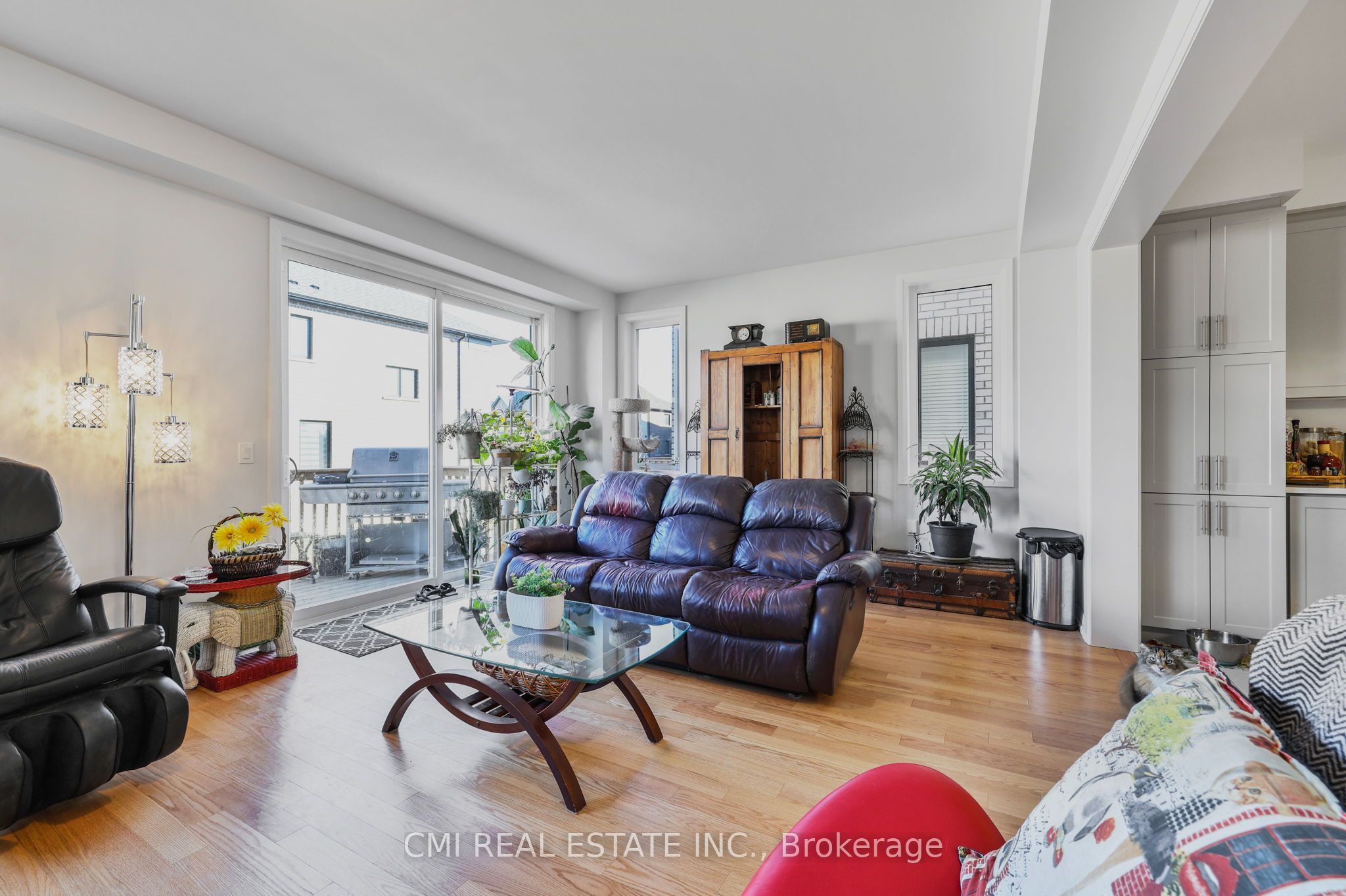 1403 Upper Thames Drive Property Photo 11