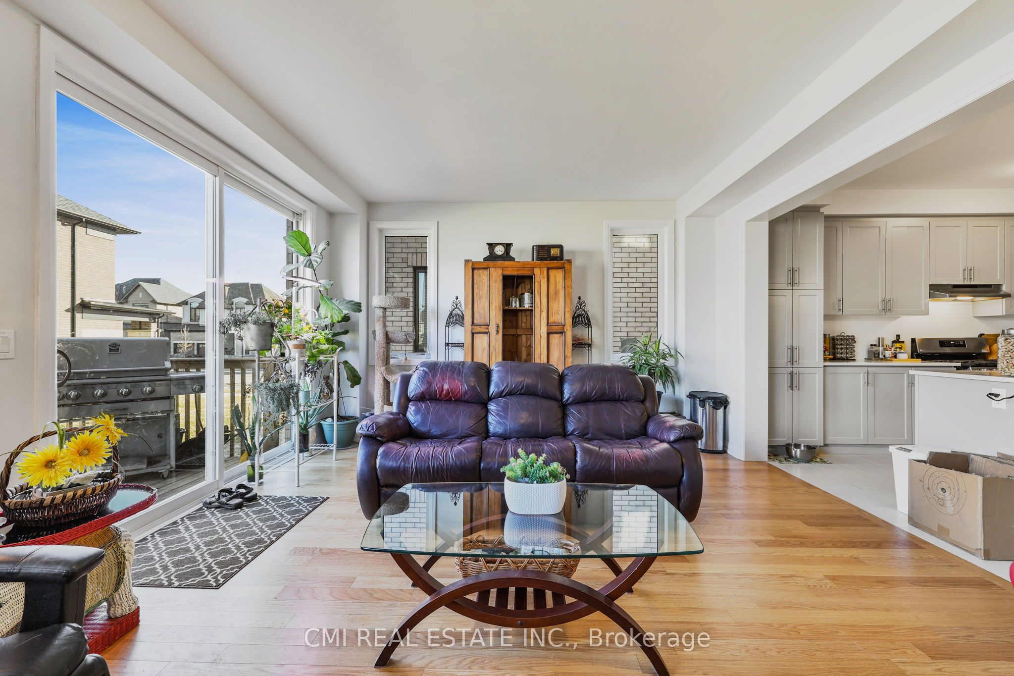 1403 Upper Thames Drive Property Photo 12