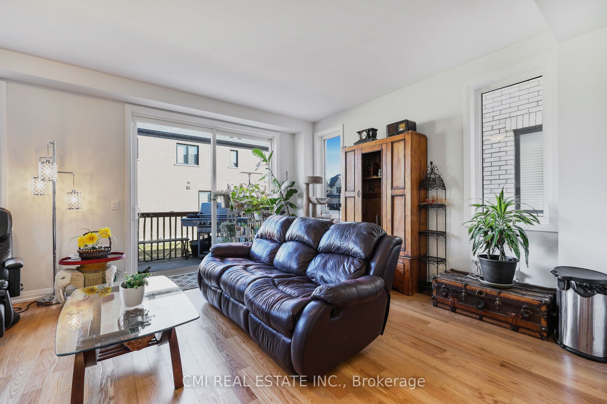 1403 Upper Thames Drive Property Photo 13