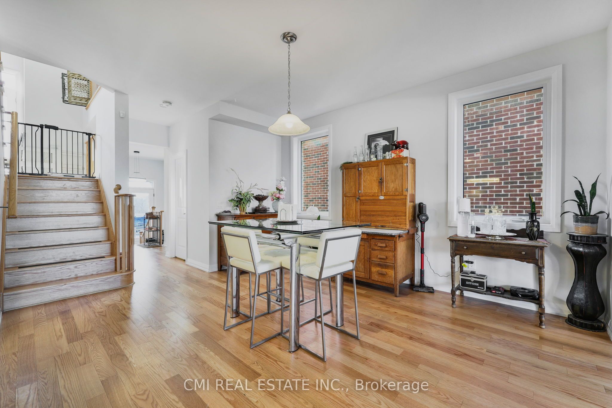1403 Upper Thames Drive Property Photo 16