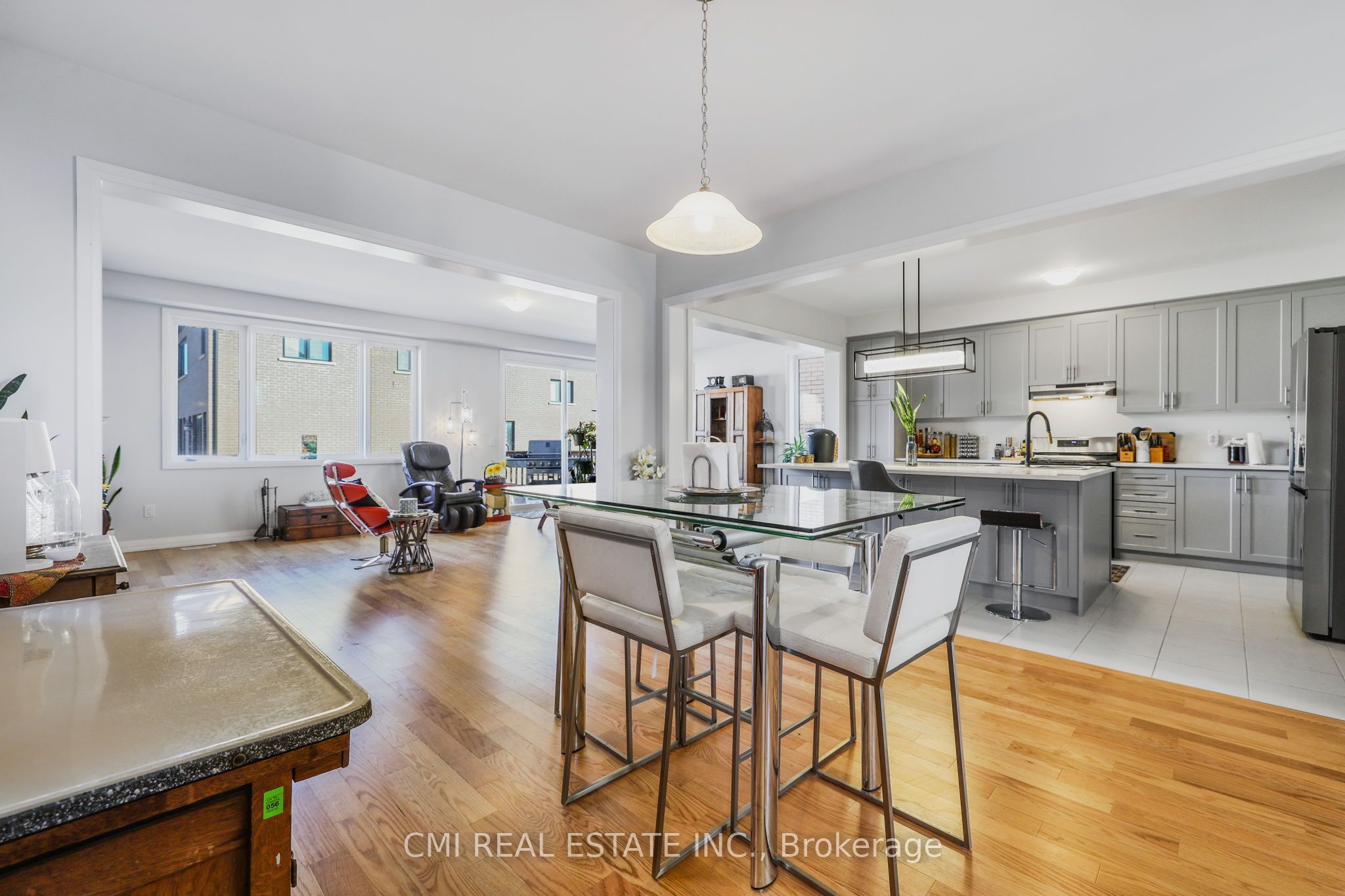 1403 Upper Thames Drive Property Photo 19