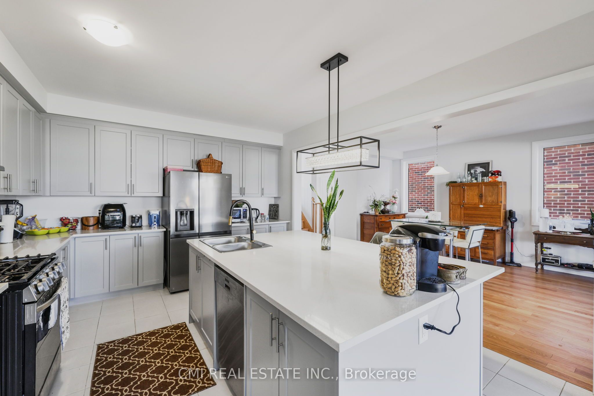 1403 Upper Thames Drive Property Photo 24