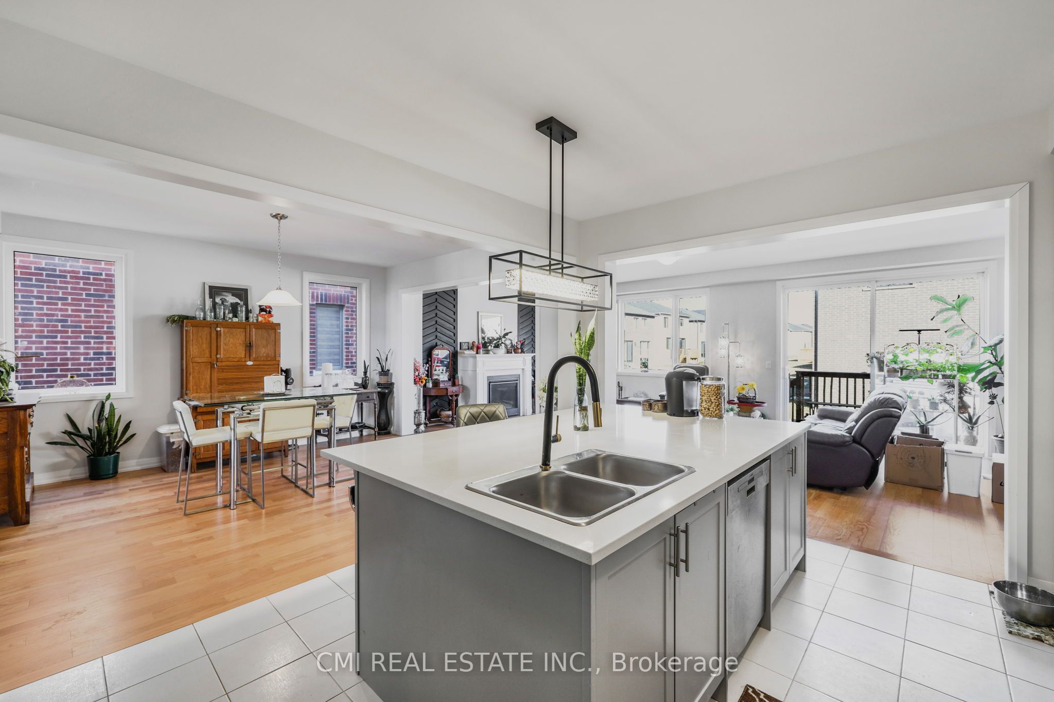 1403 Upper Thames Drive Property Photo 25