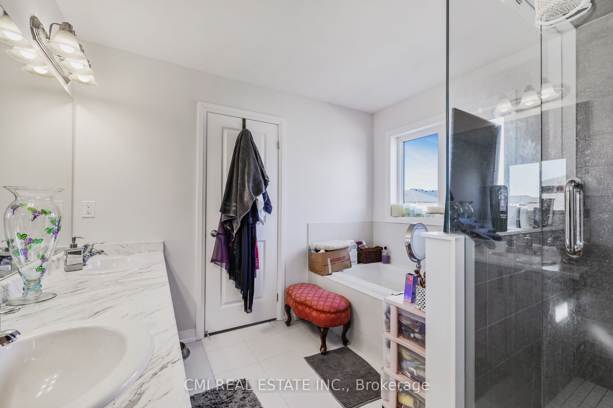 1403 Upper Thames Drive Property Photo 39