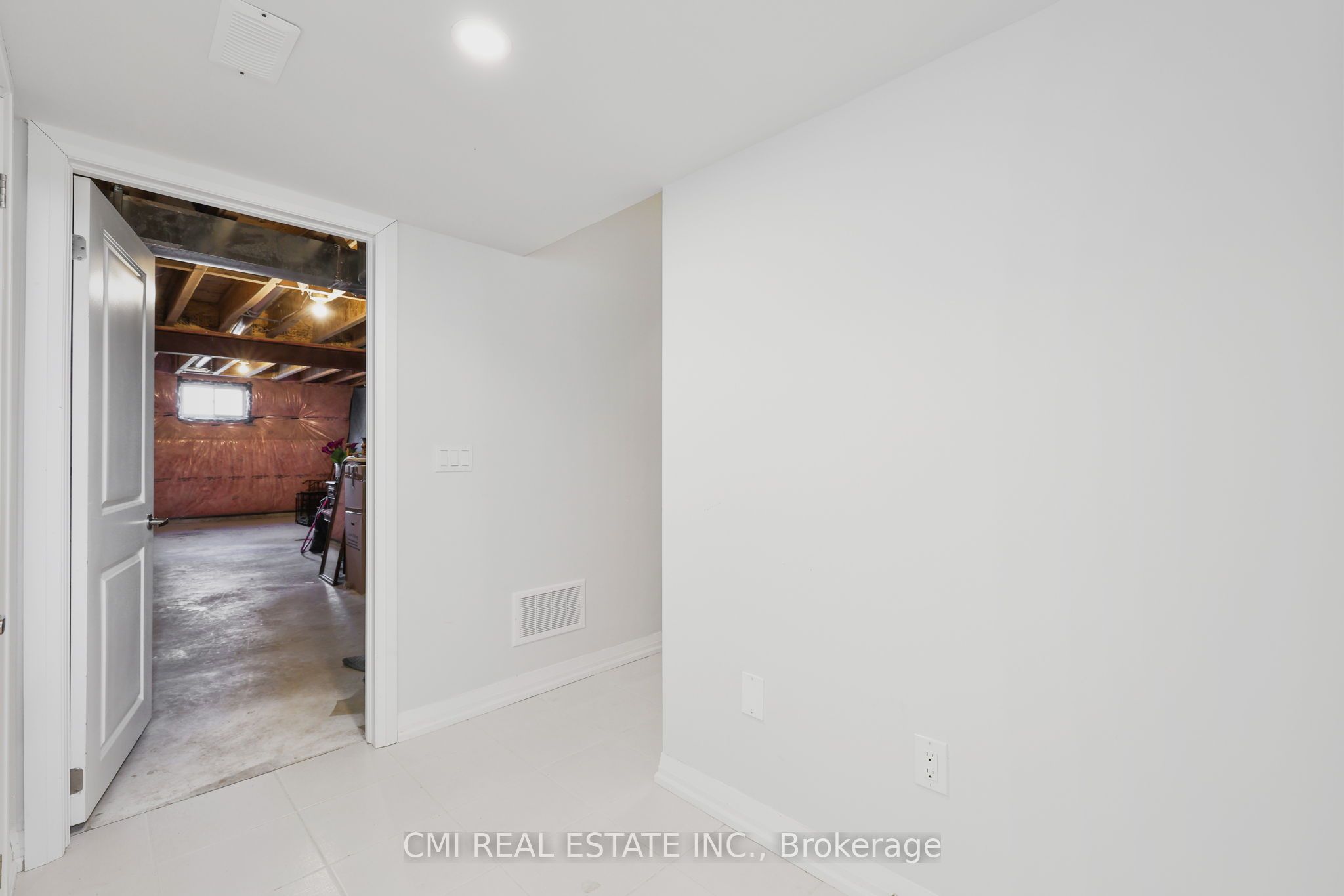 1403 Upper Thames Drive Property Photo 44