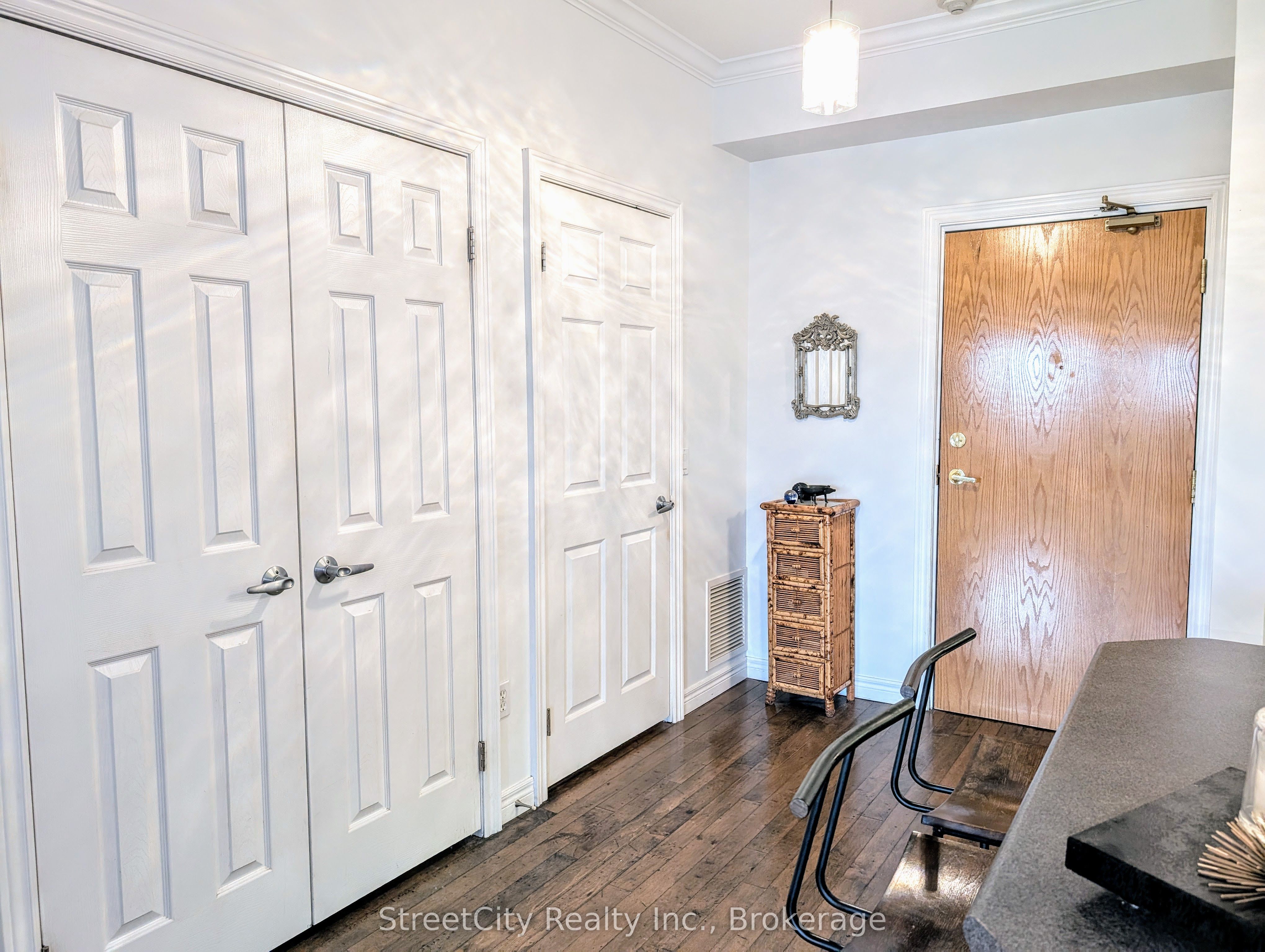 160 Romeo Street S 501 Property Photo 6