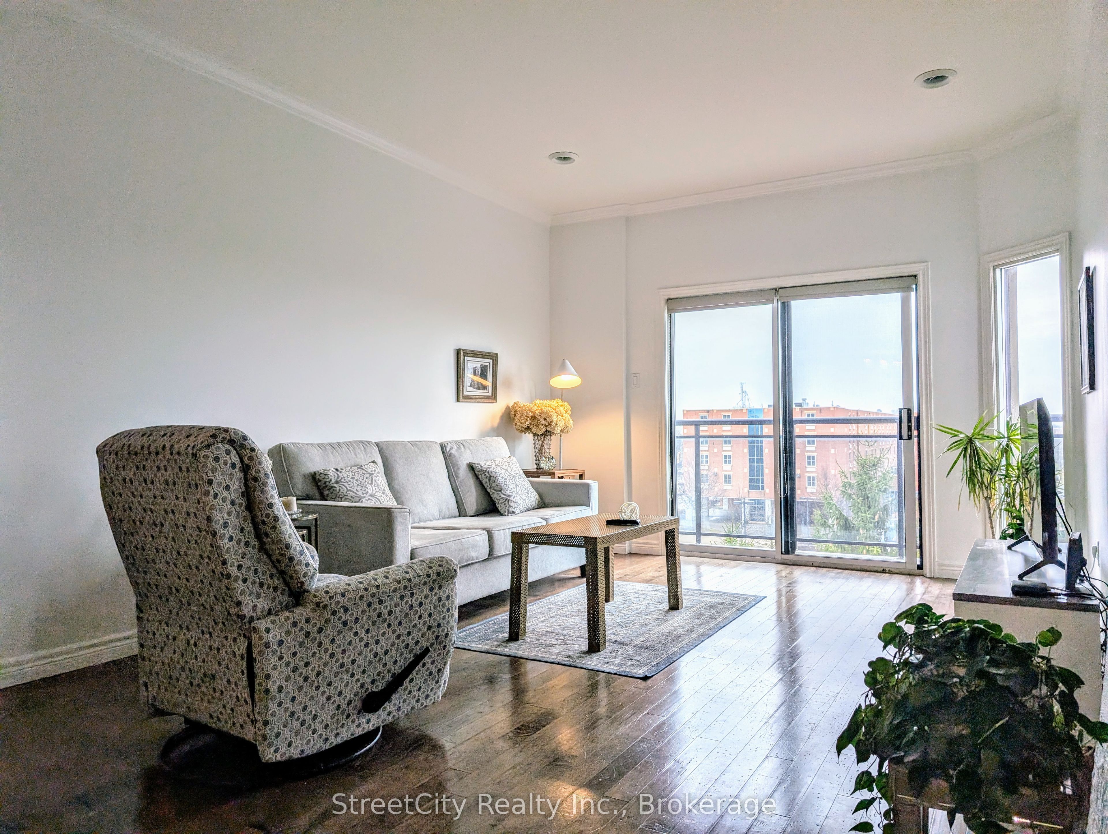 160 Romeo Street S 501 Property Photo 8