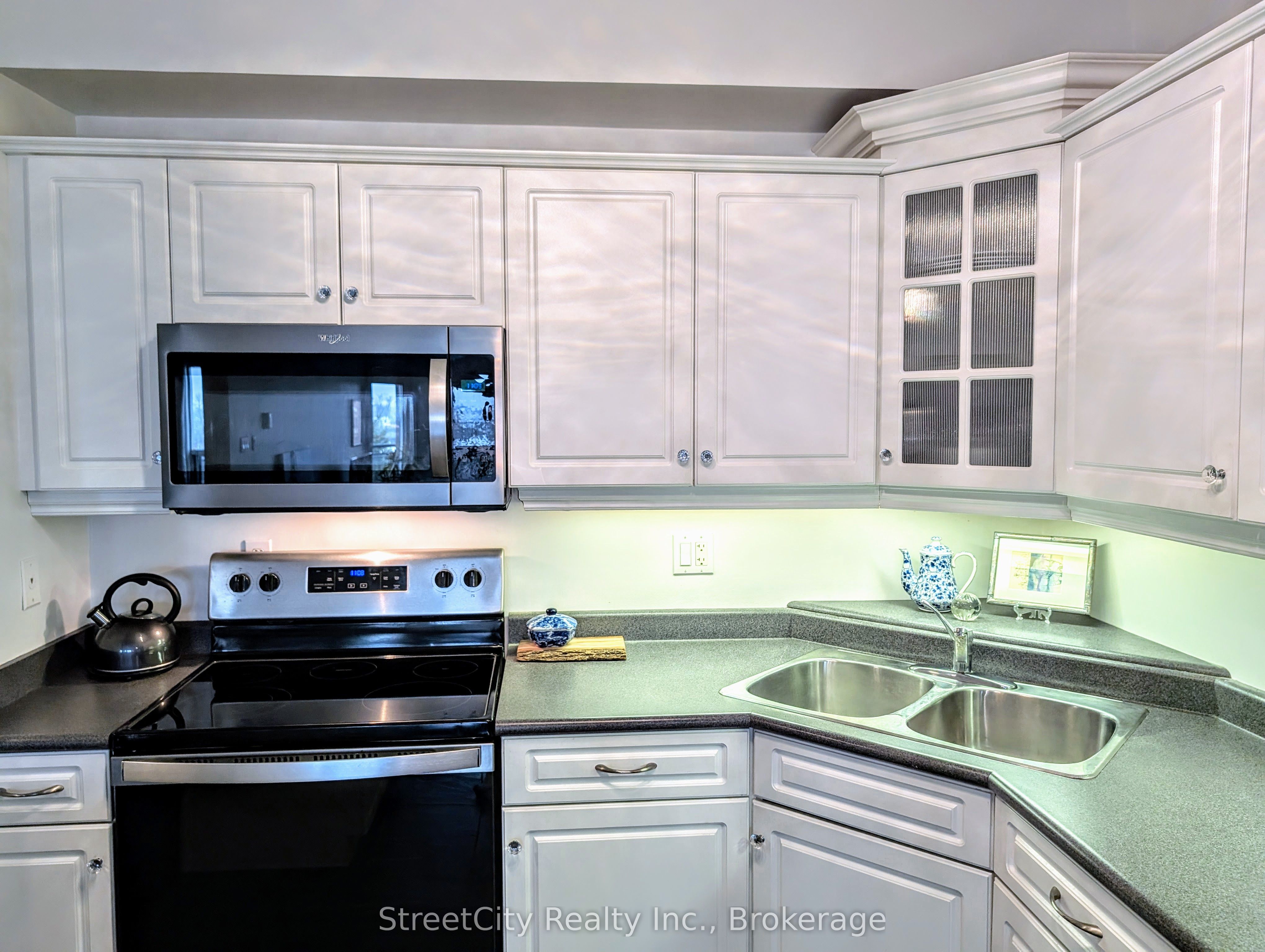 160 Romeo Street S 501 Property Photo 13