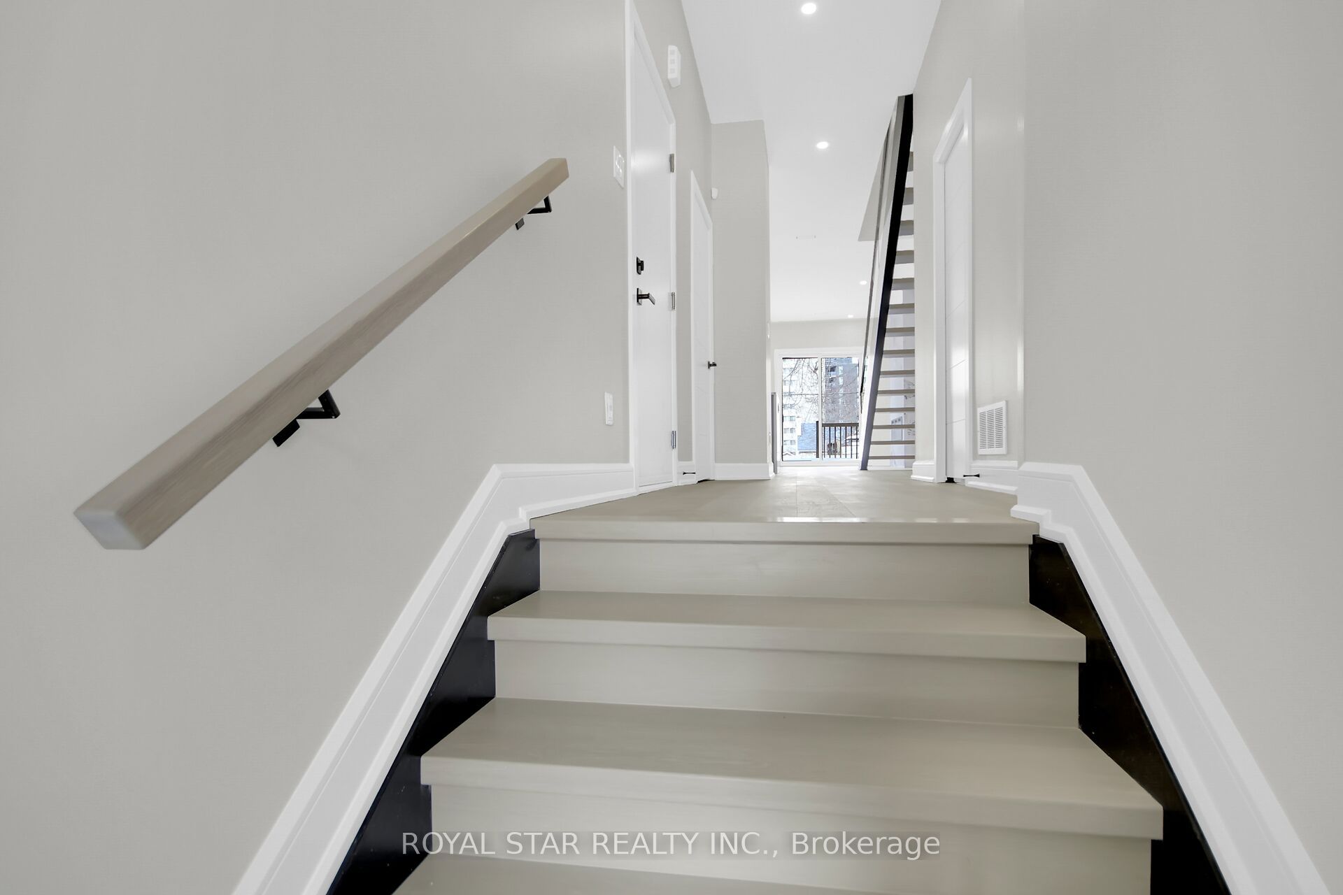 549 Mutual Street Property Photo 6