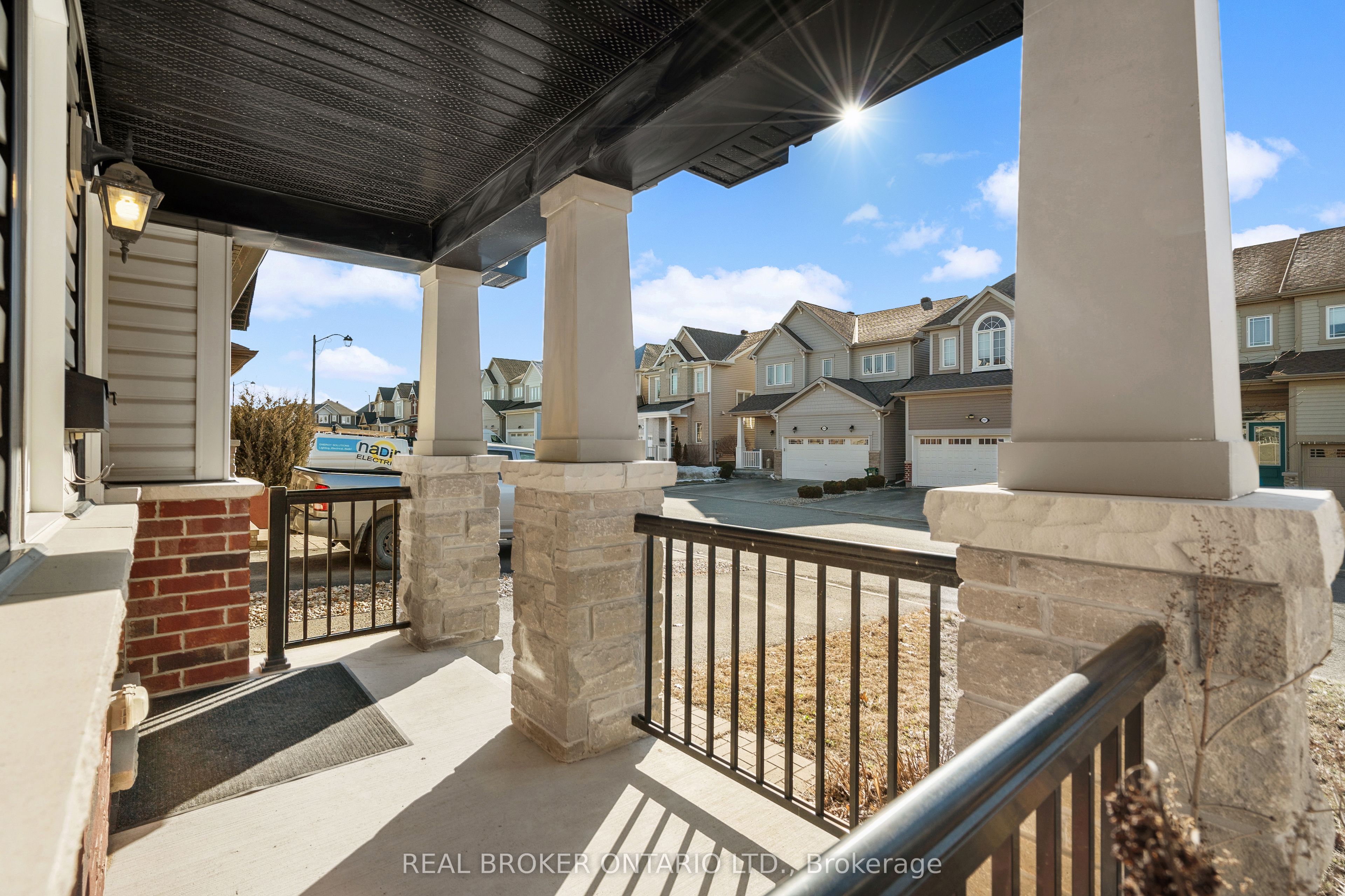 256 Rivertree Street Property Photo 2