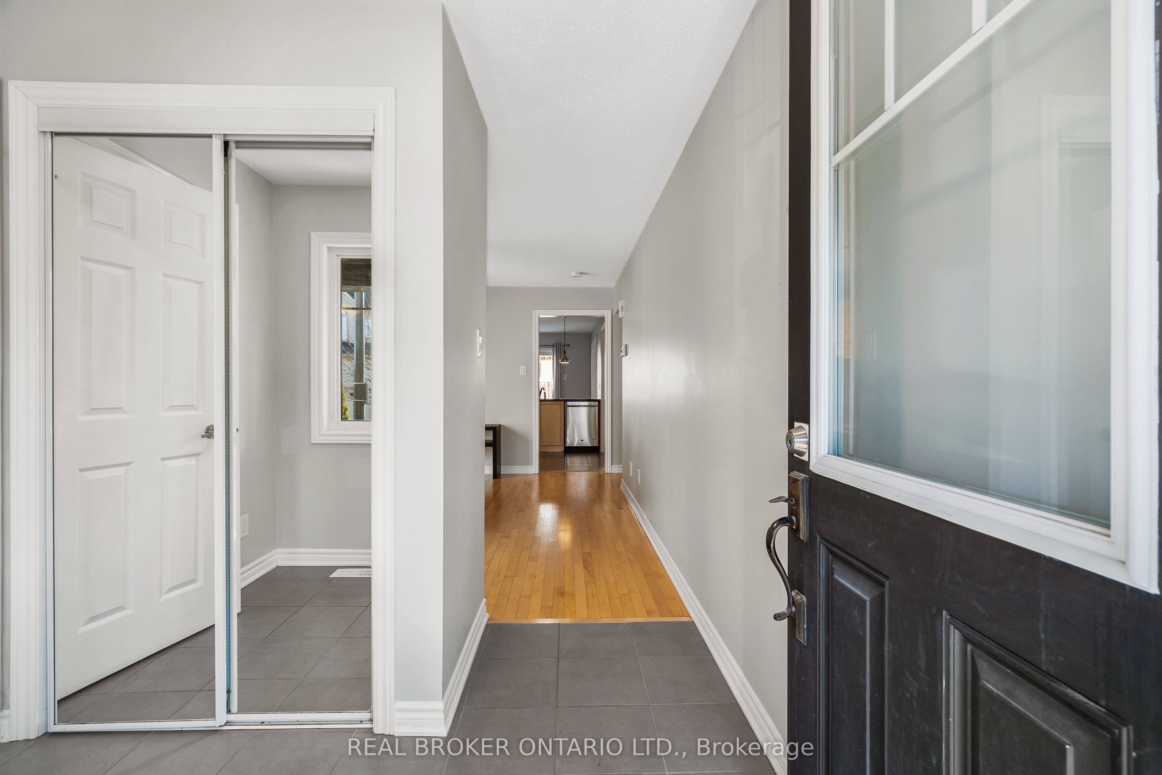 256 Rivertree Street Property Photo 3