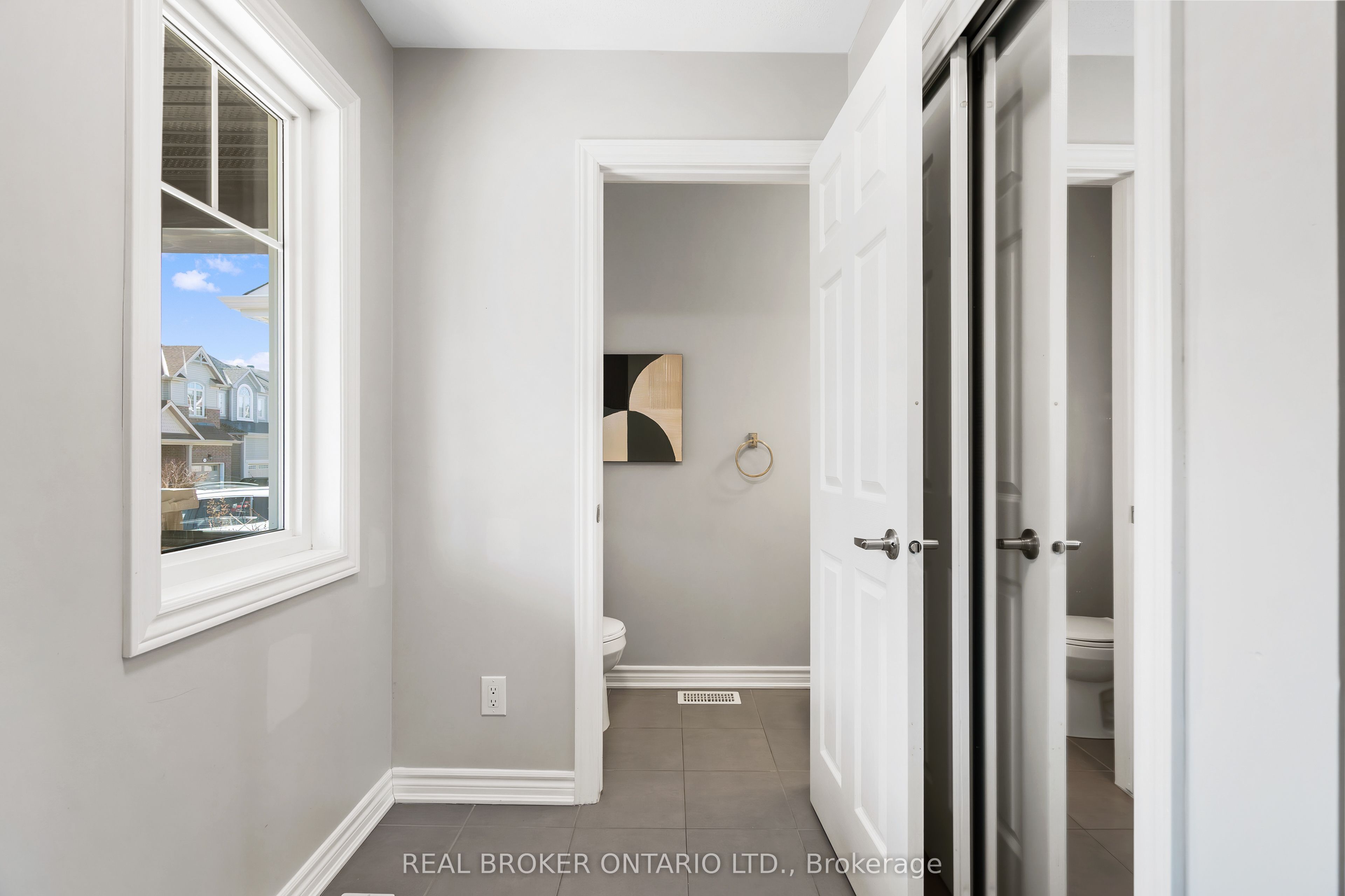 256 Rivertree Street Property Photo 4