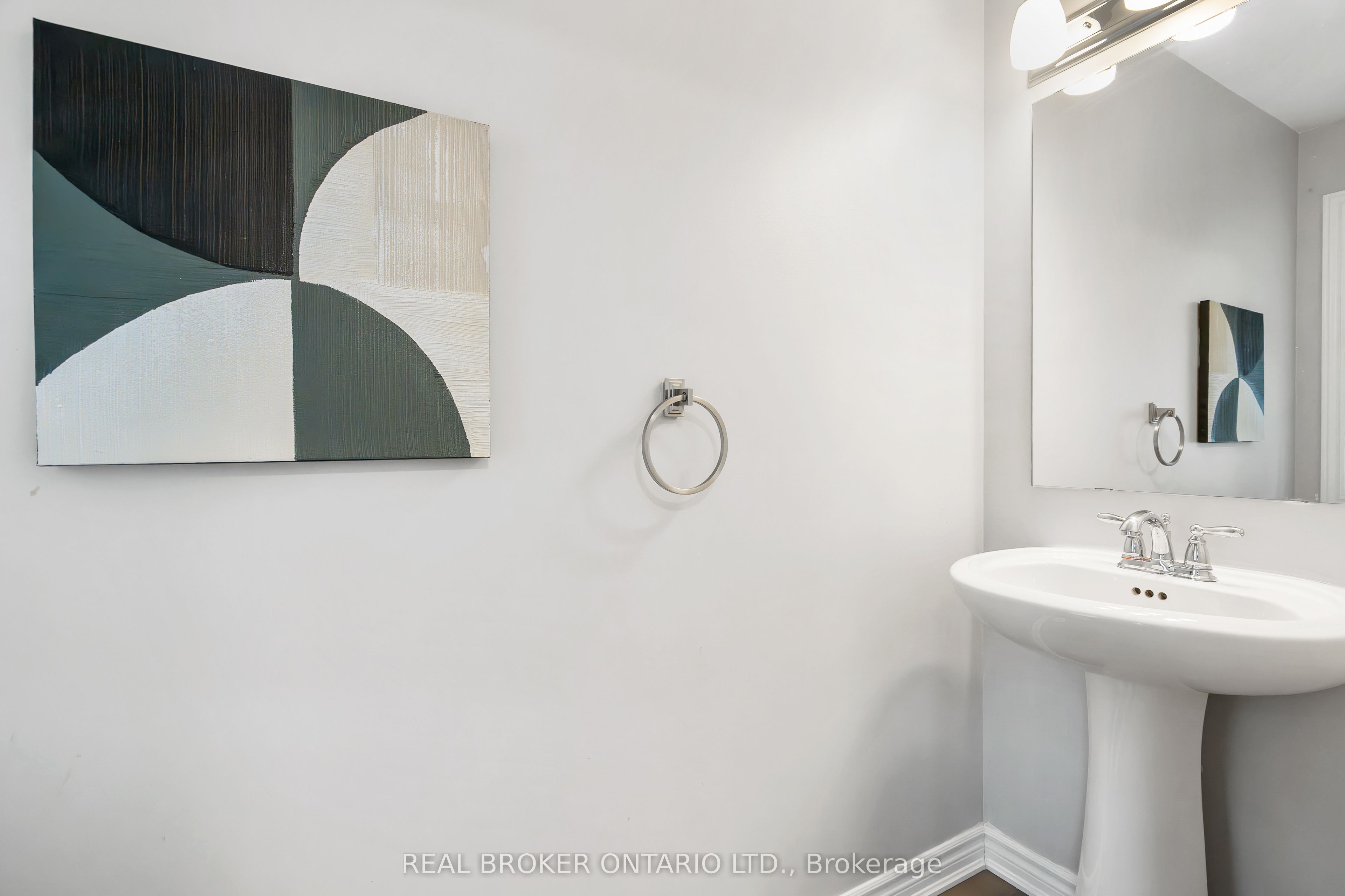256 Rivertree Street Property Photo 5