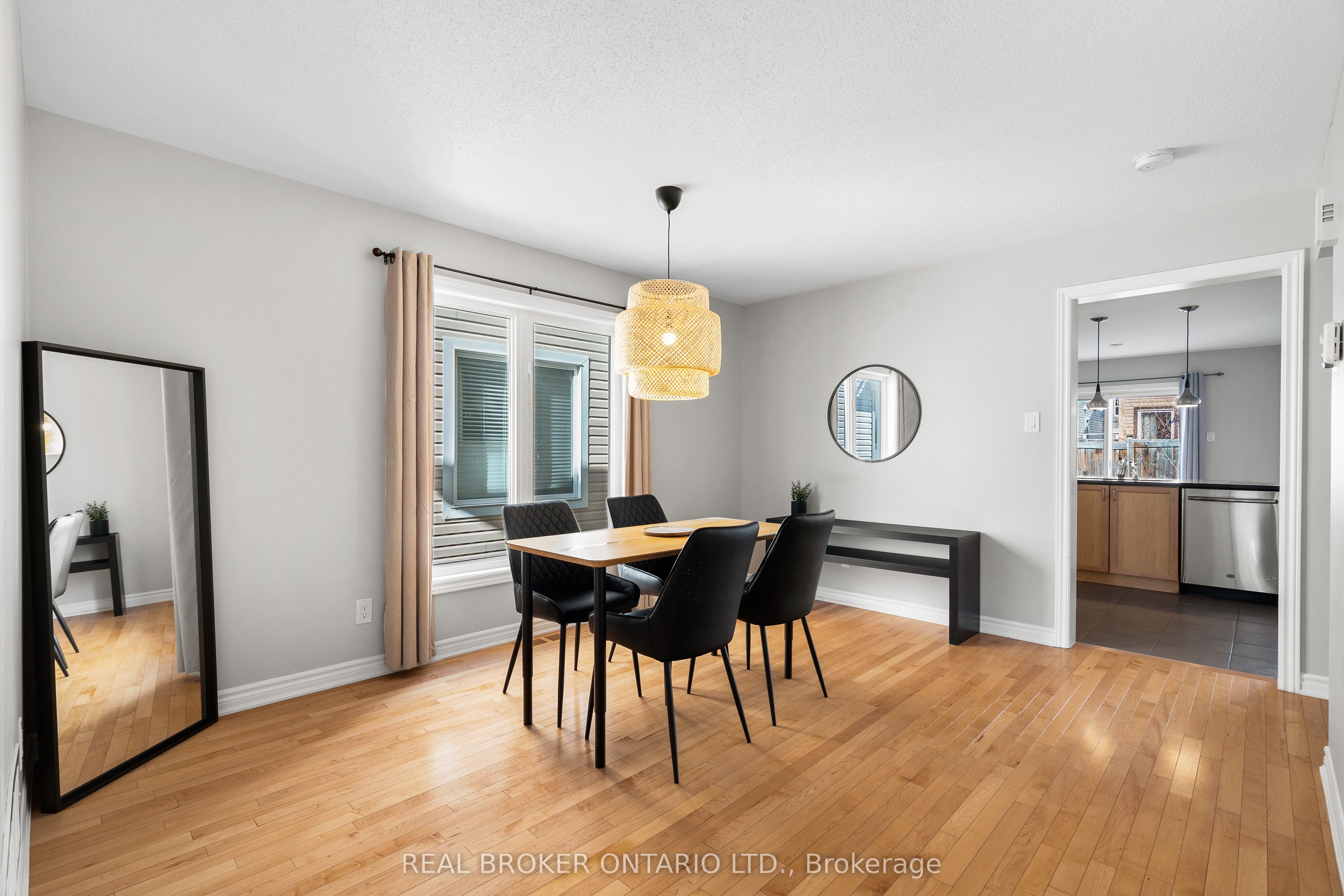 256 Rivertree Street Property Photo 7
