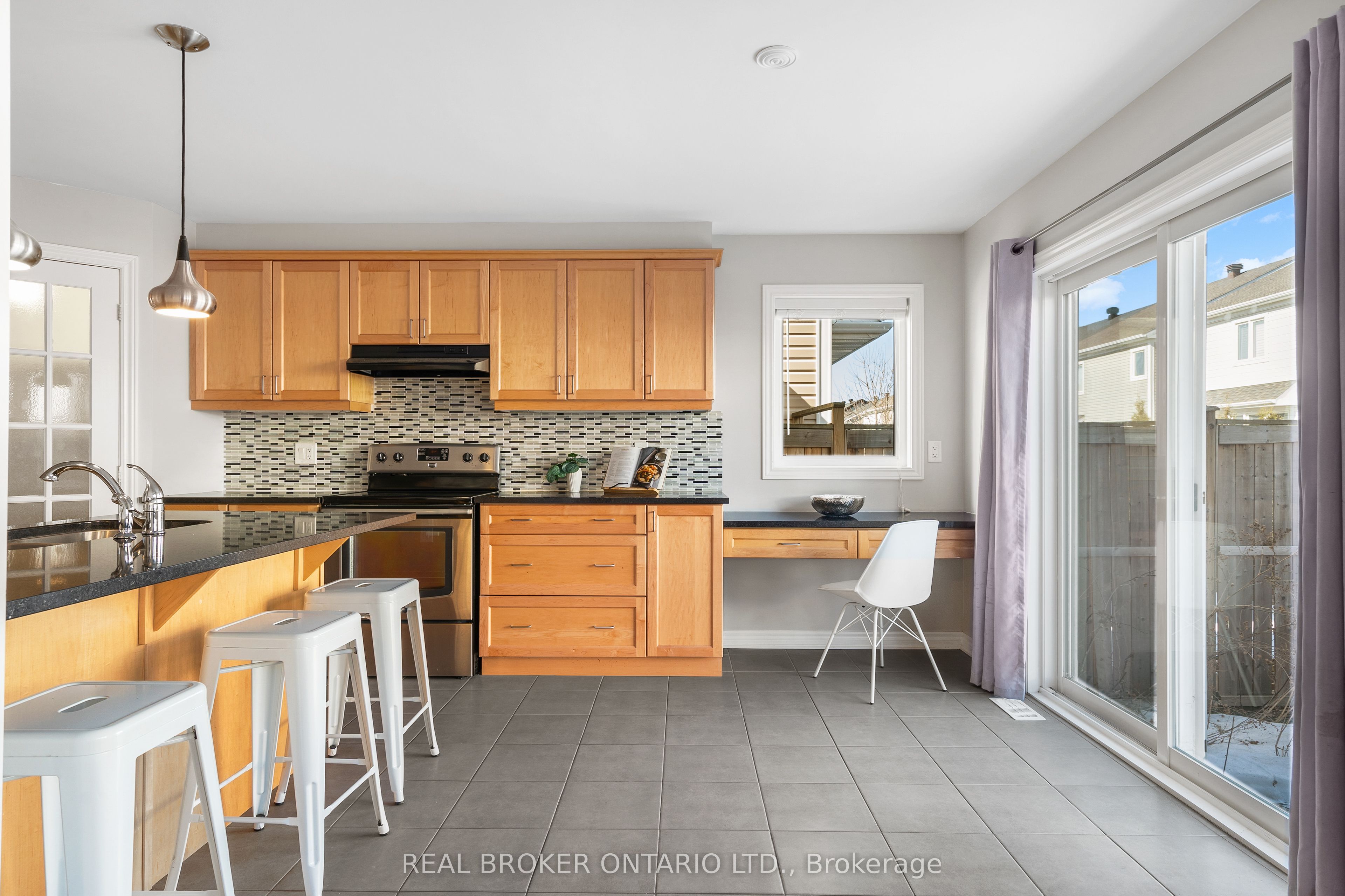 256 Rivertree Street Property Photo 12