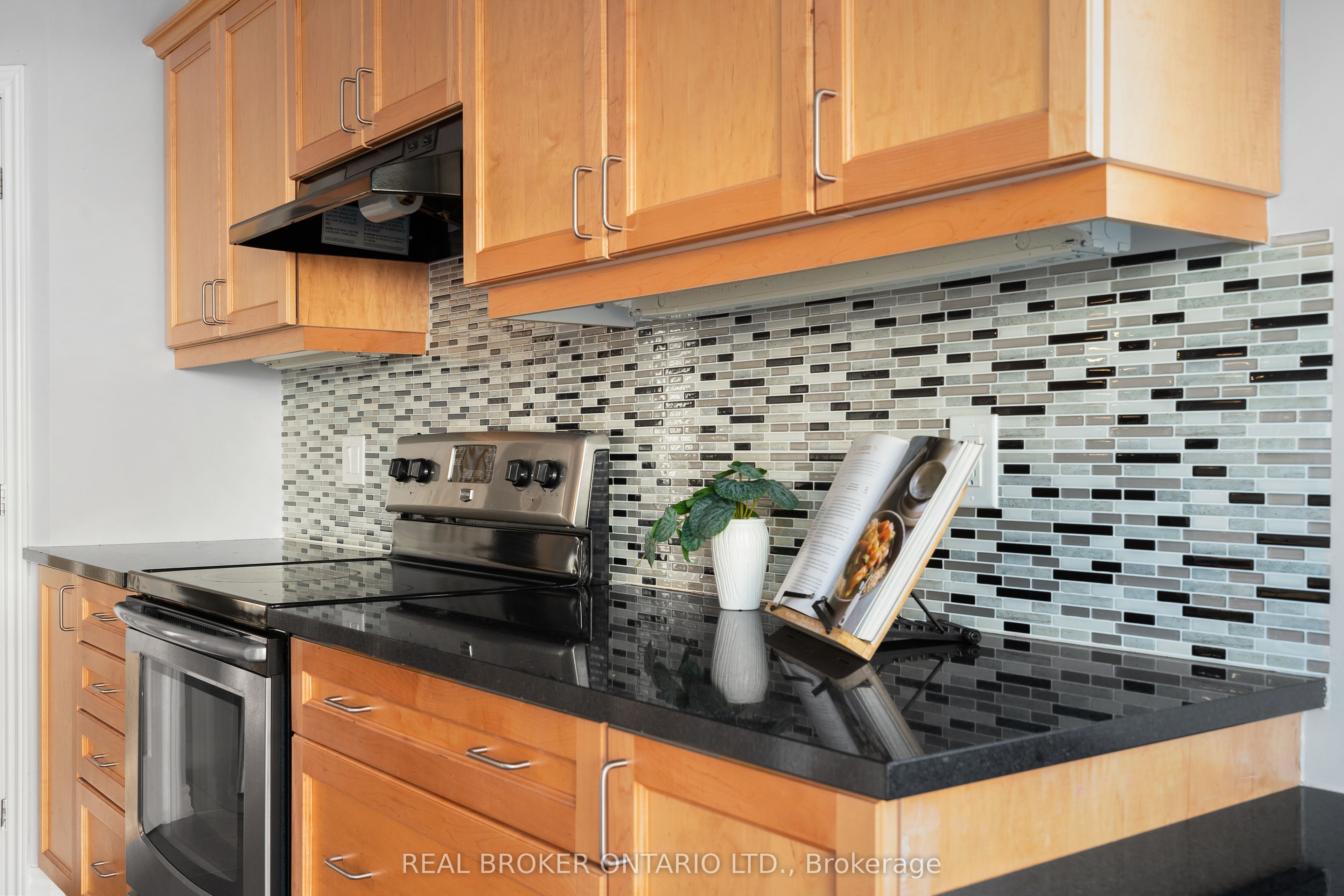 256 Rivertree Street Property Photo 14