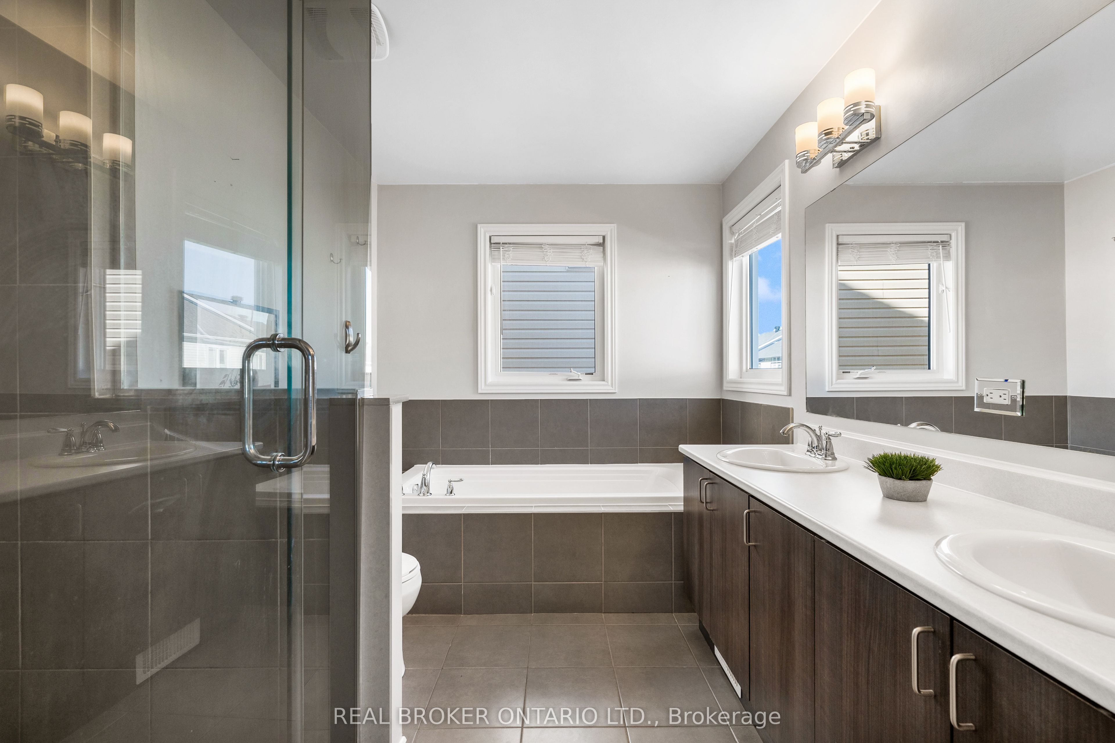 256 Rivertree Street Property Photo 23