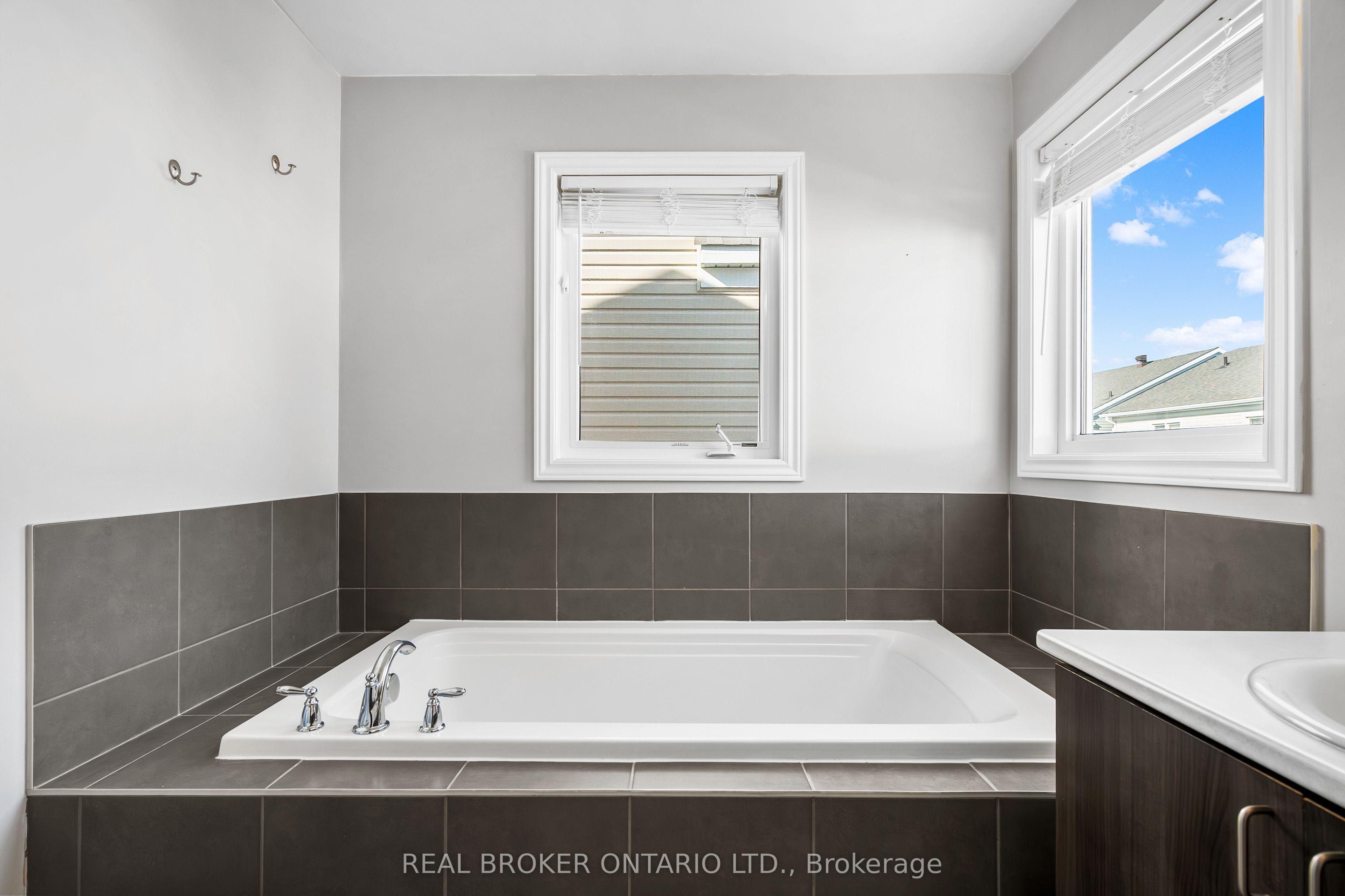 256 Rivertree Street Property Photo 24
