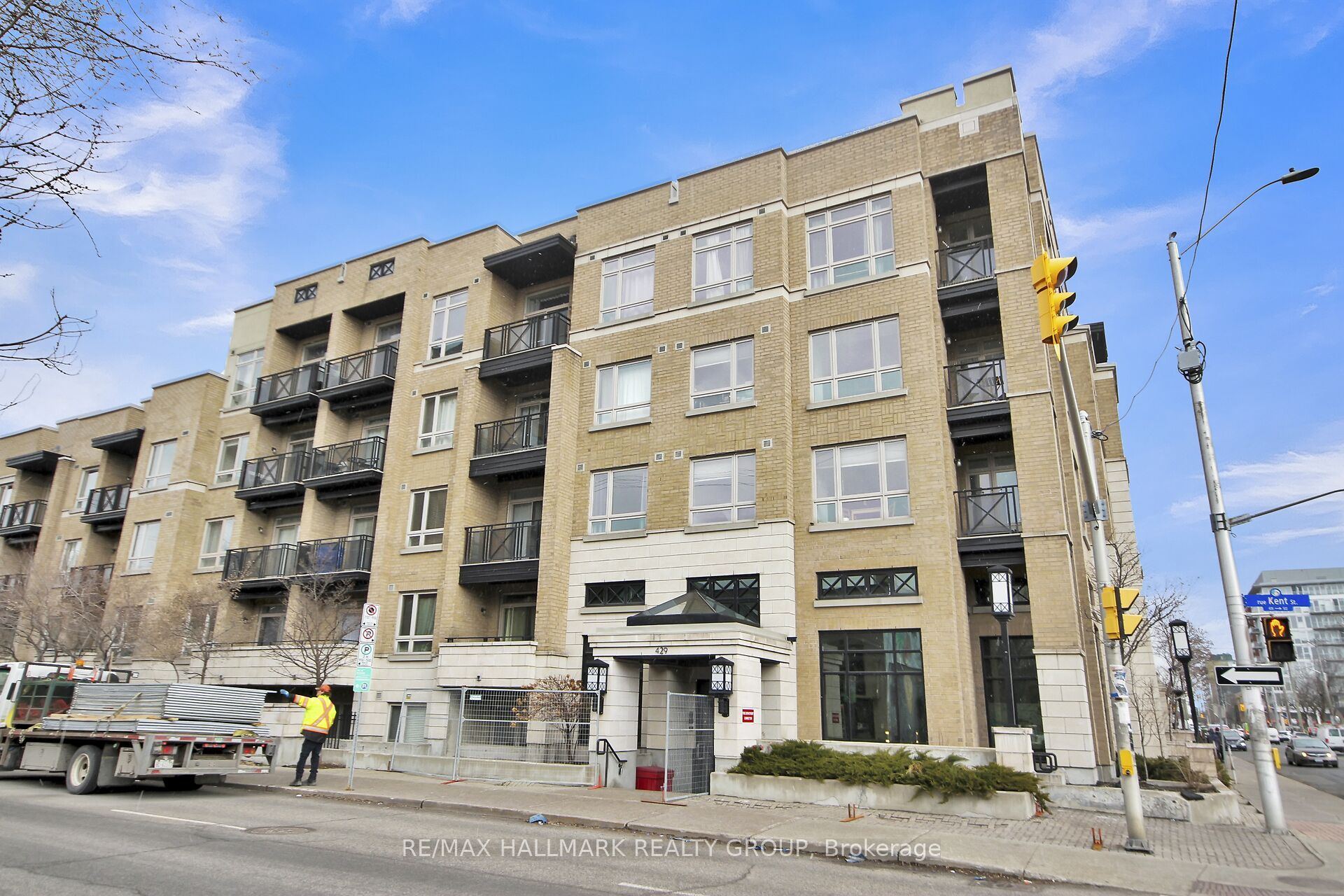 429 Kent Street 205 Property Photo 1