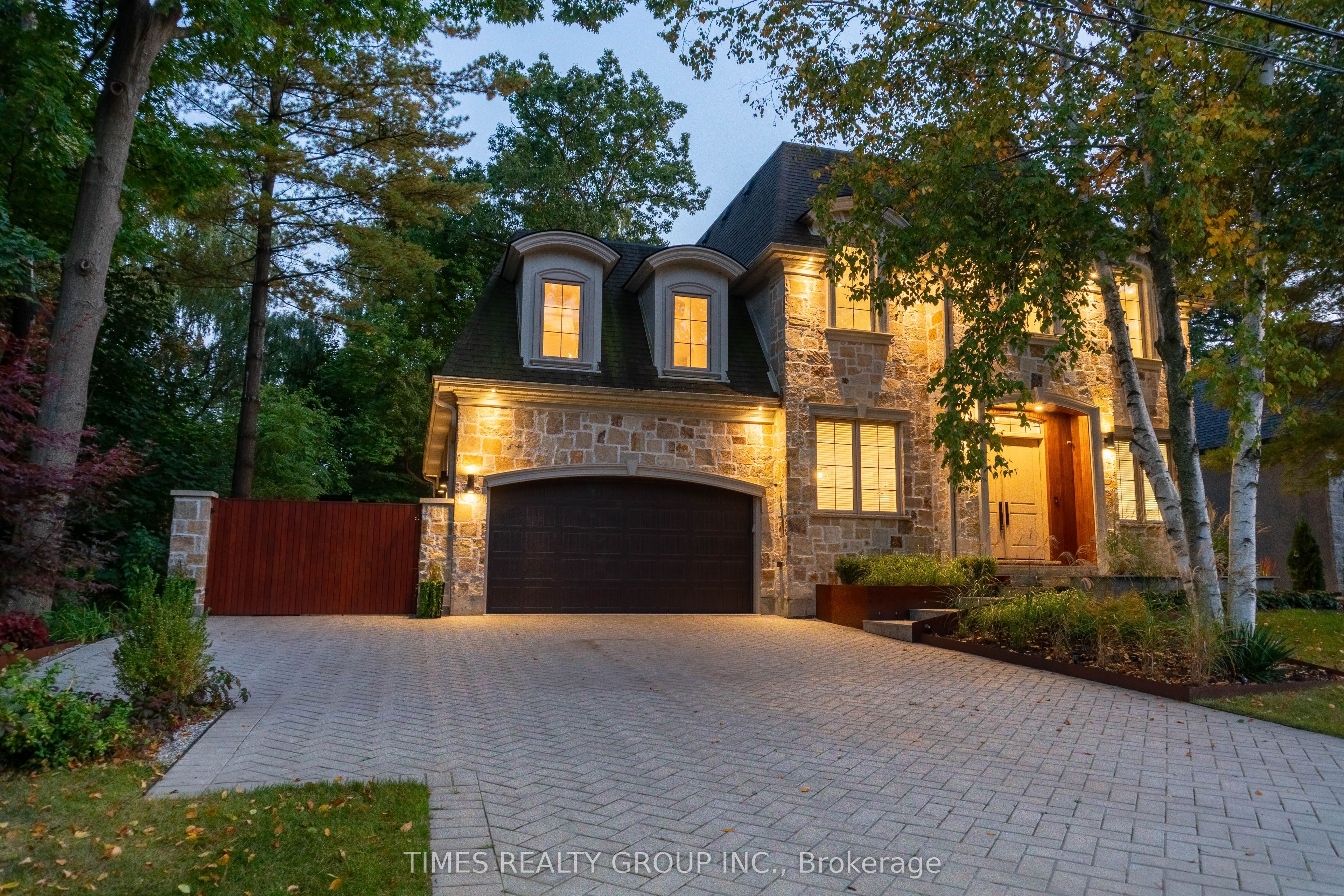 64 Ravina Crescent Property Photo 1