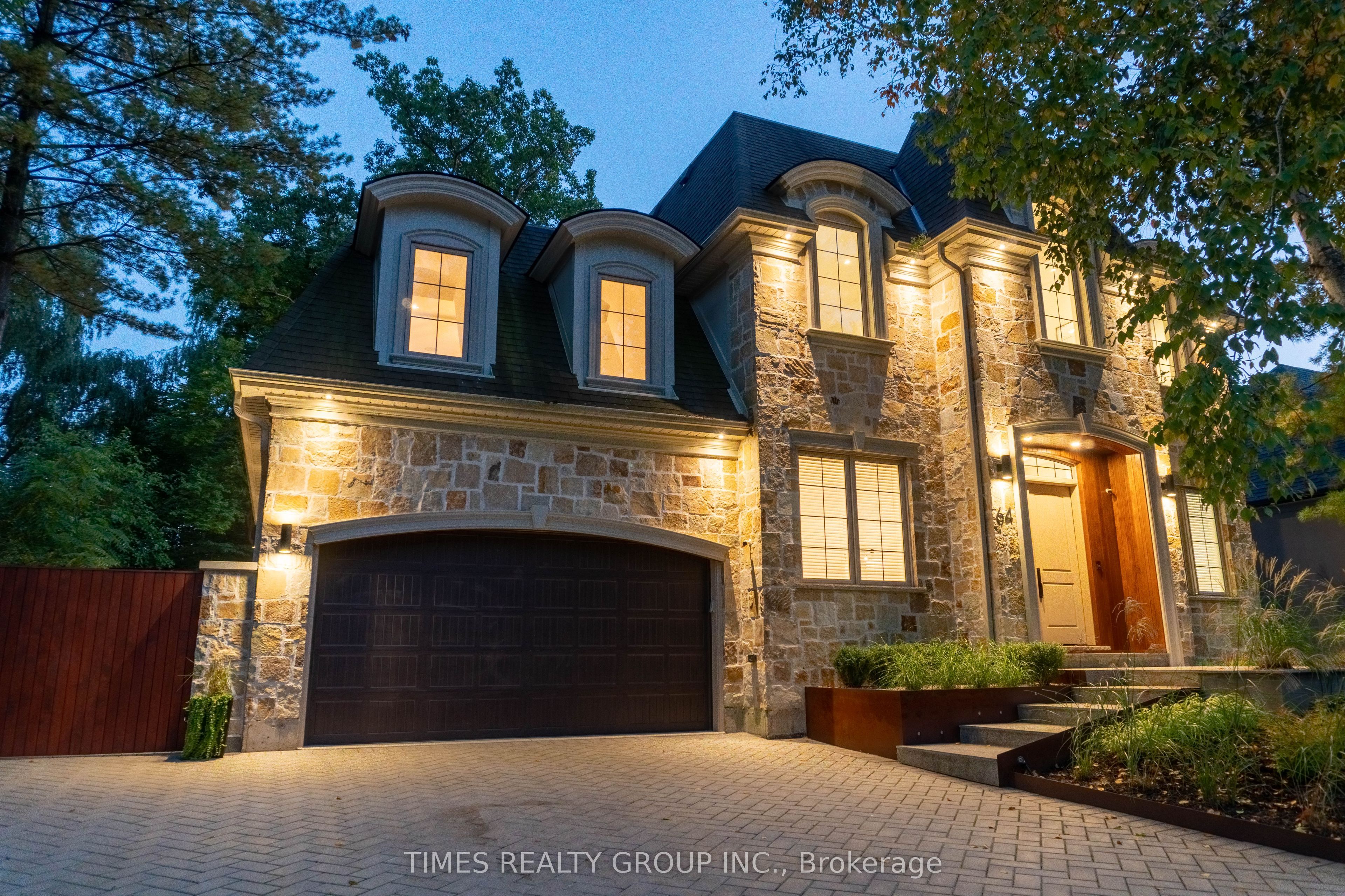 64 Ravina Crescent Property Photo 2