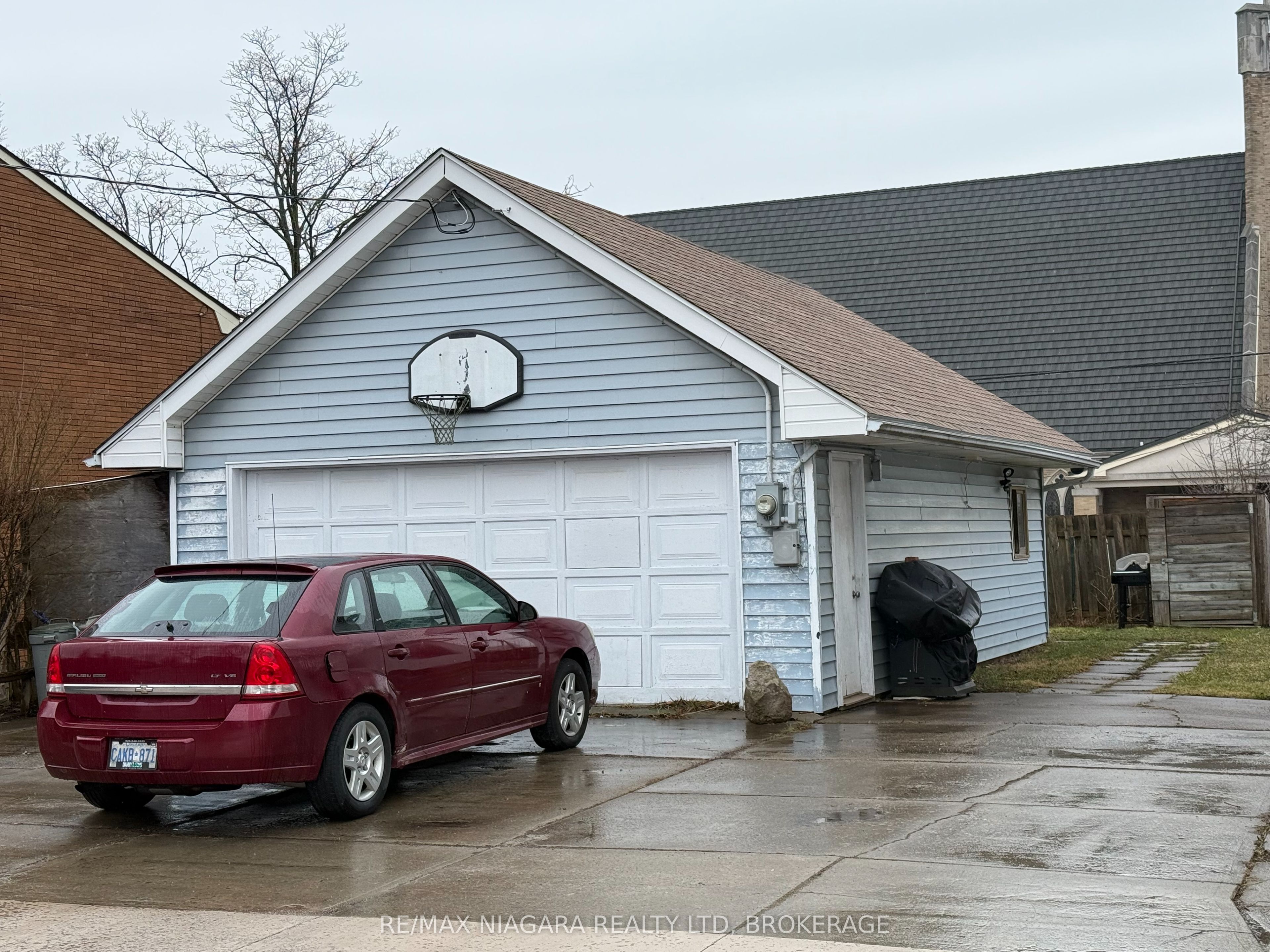 144 Idylewylde Street Property Photo 4
