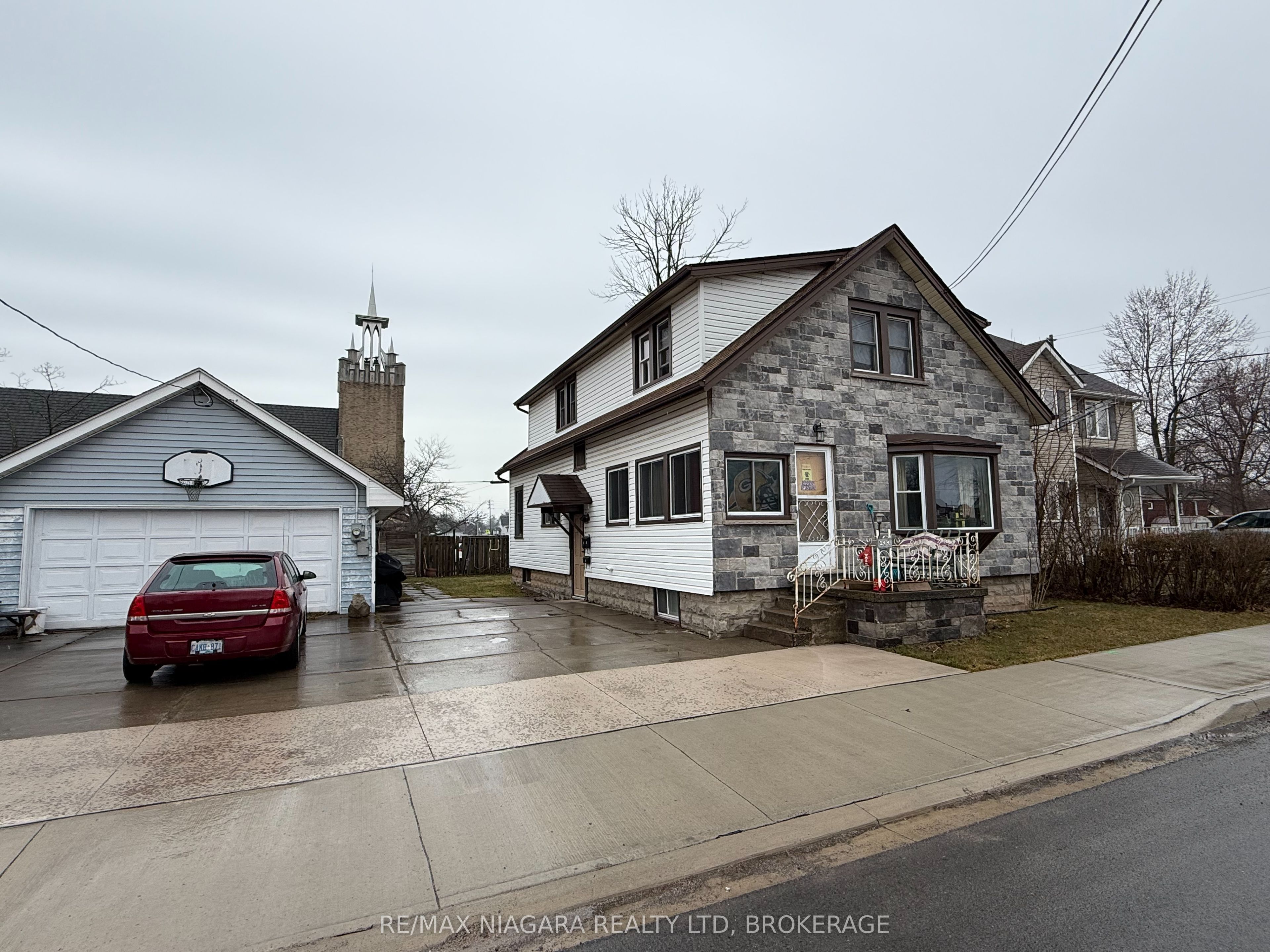 144 Idylewylde Street Property Photo 5