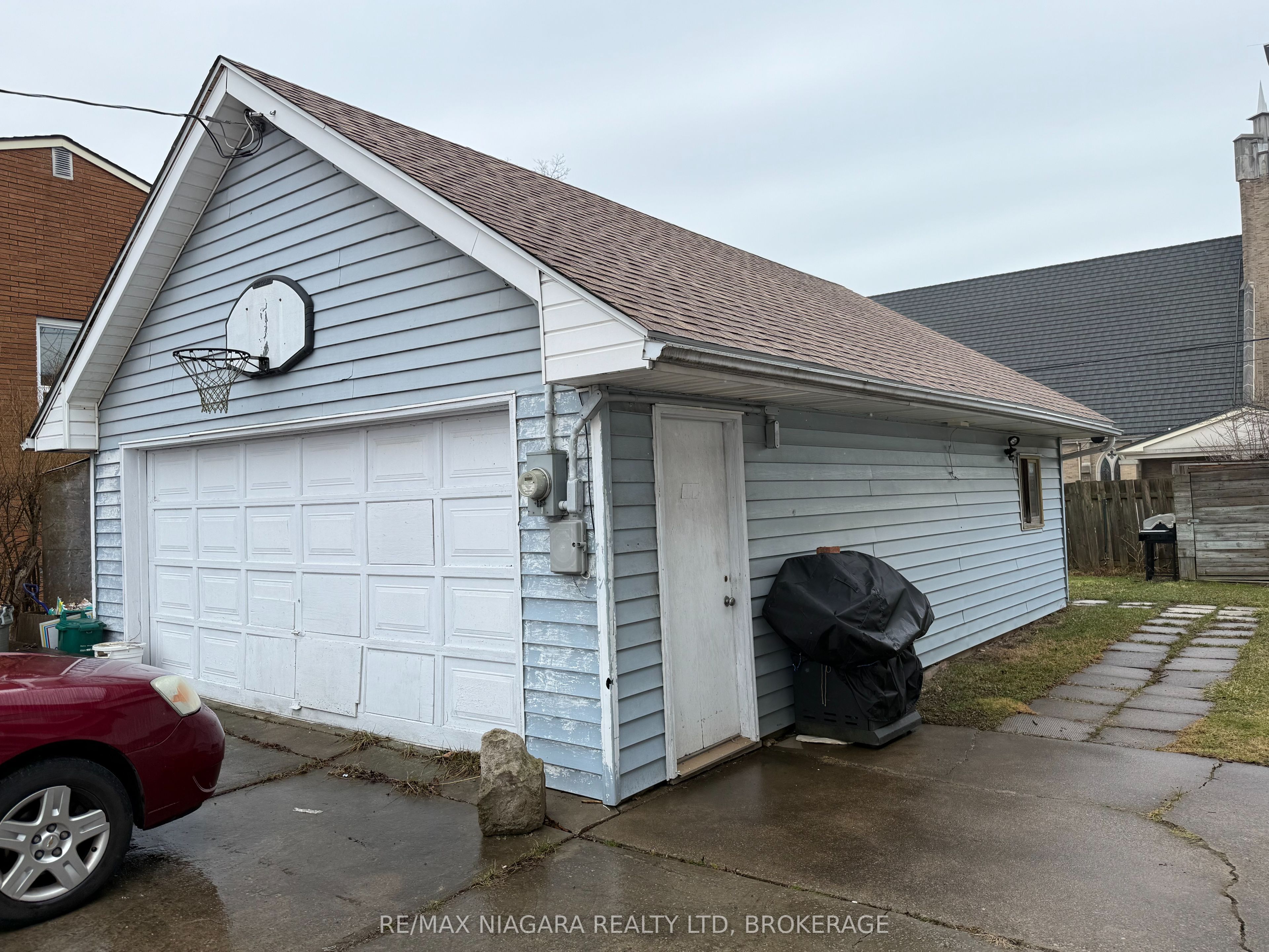 144 Idylewylde Street Property Photo 6