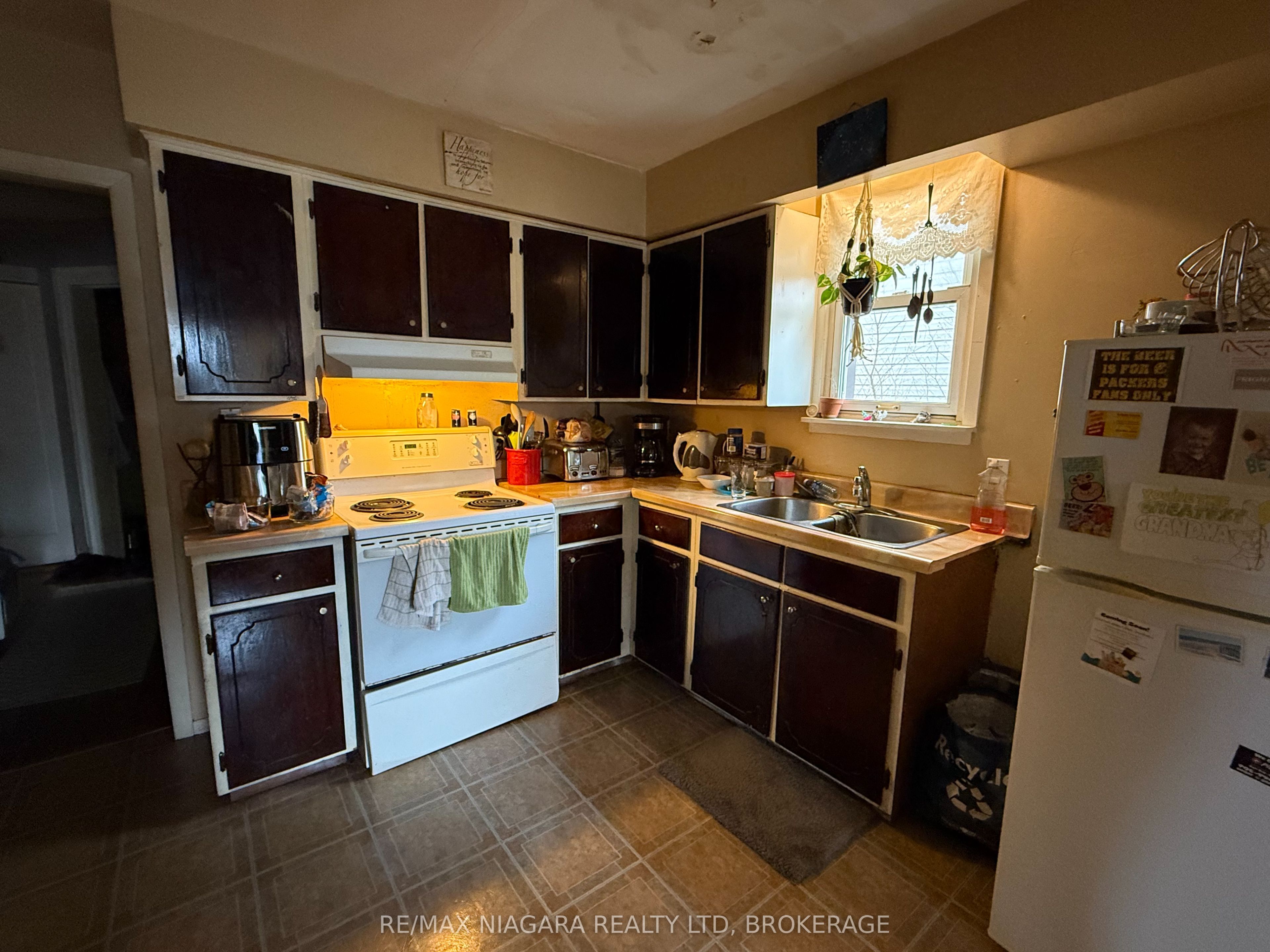 144 Idylewylde Street Property Photo 8