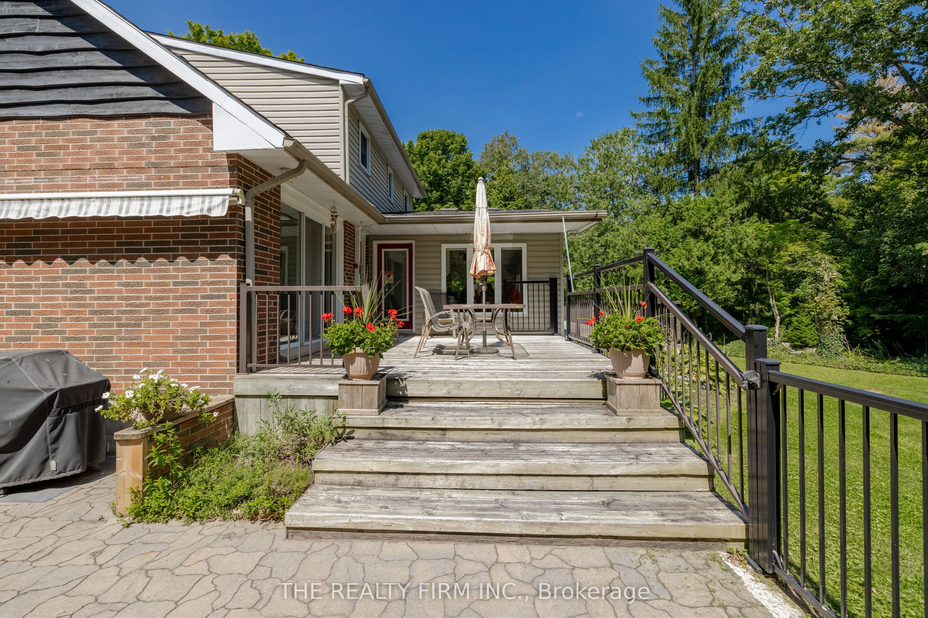 2294 Harris Road Property Photo 9